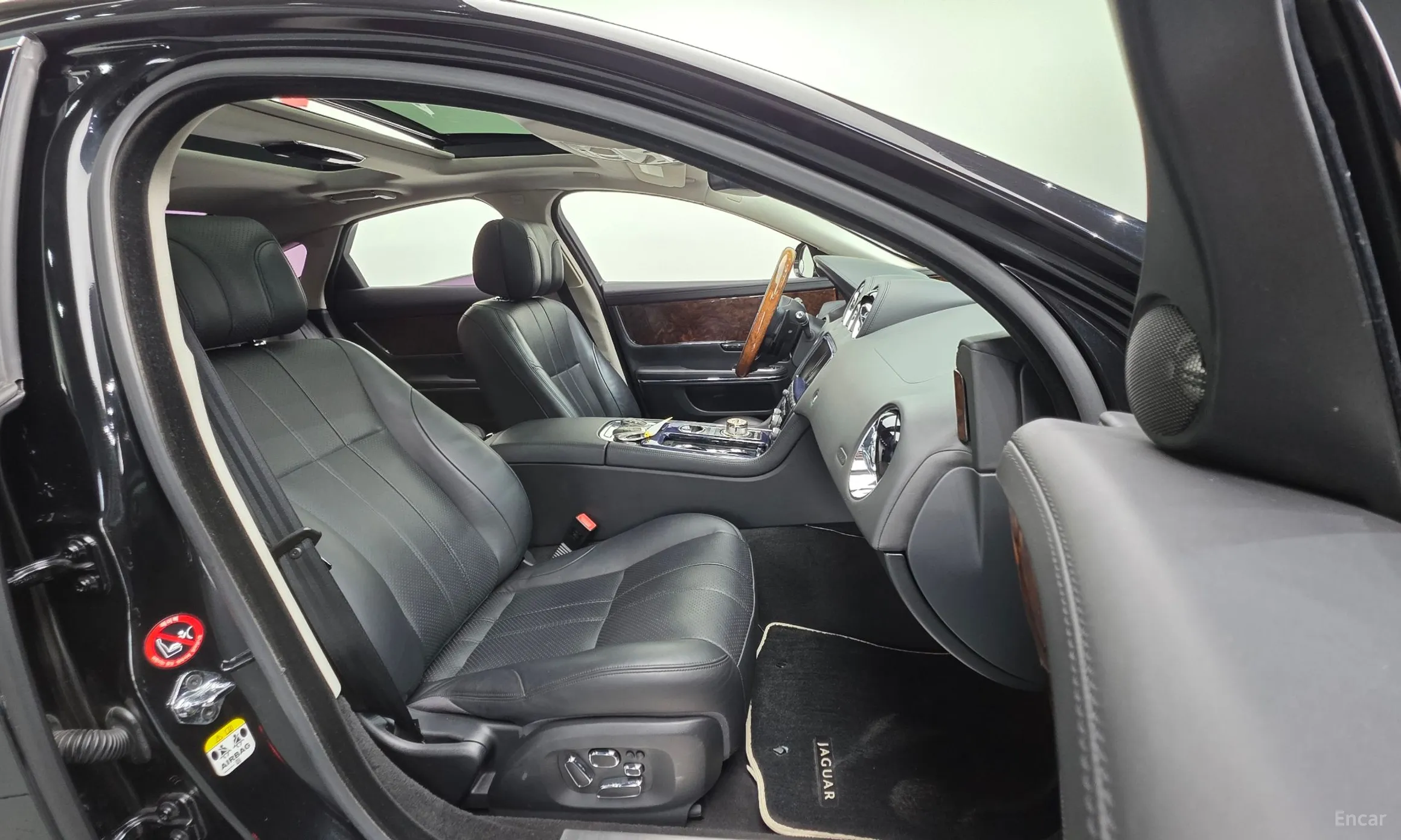 Jaguar All New XJ превью 10