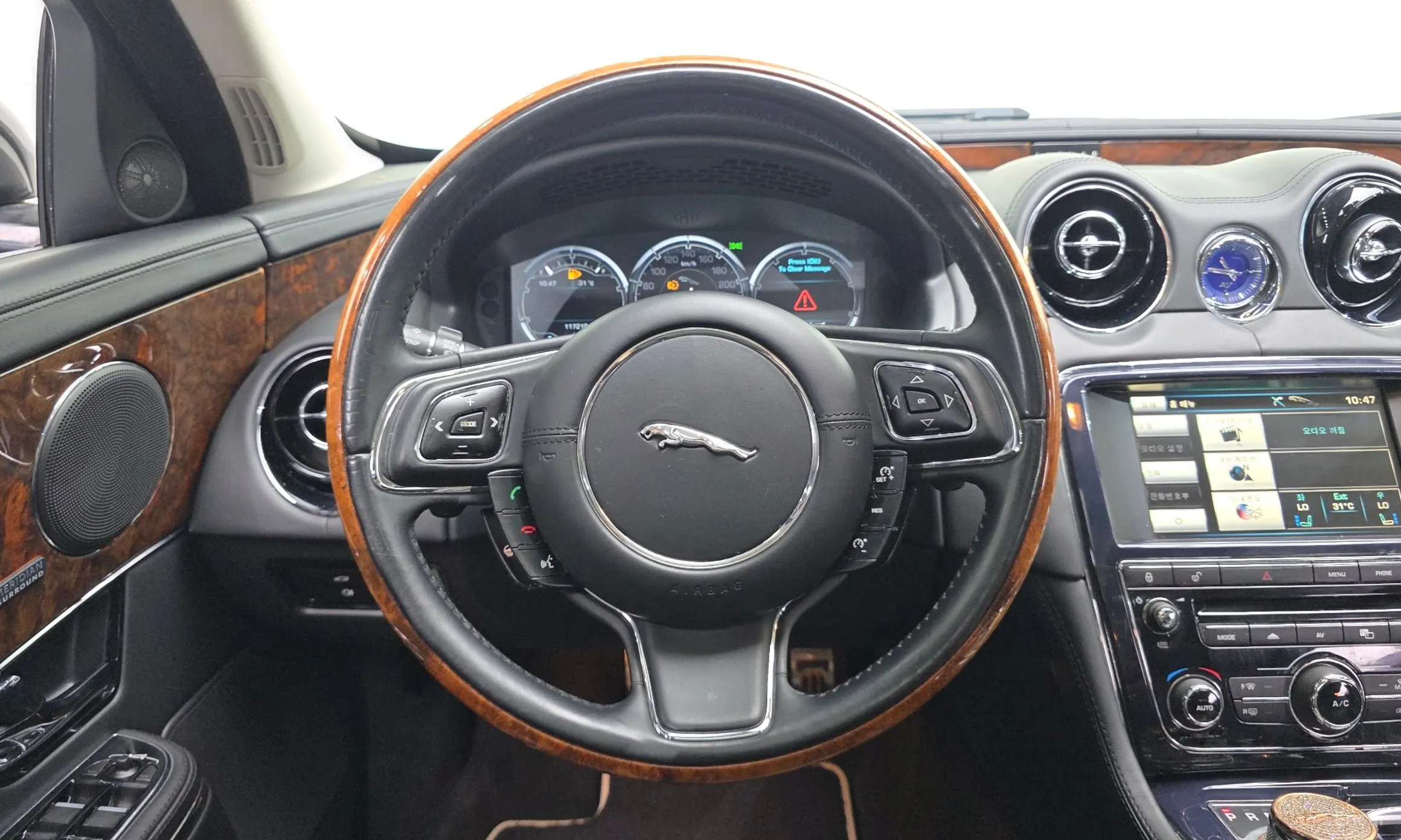 Jaguar All New XJ превью 13