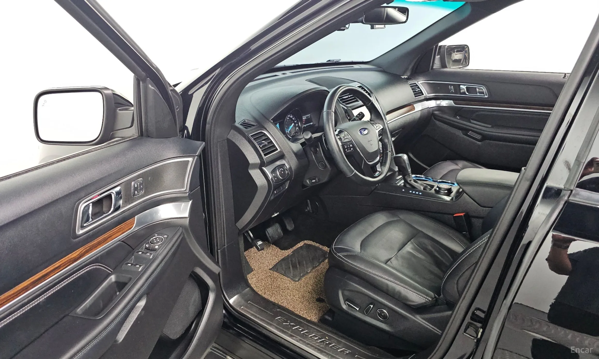 Ford Explorer превью 10