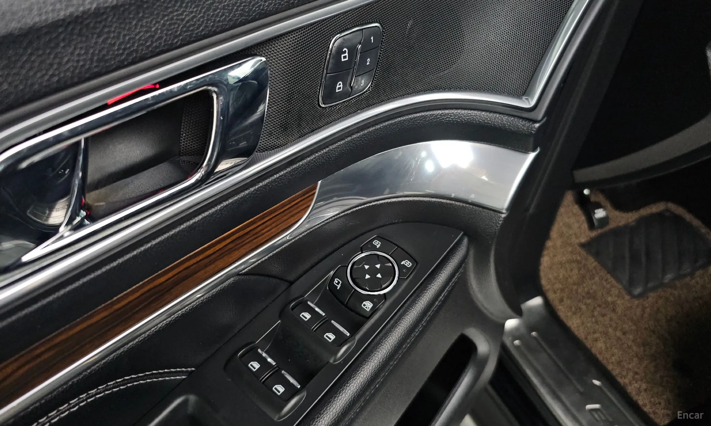 Ford Explorer превью 13