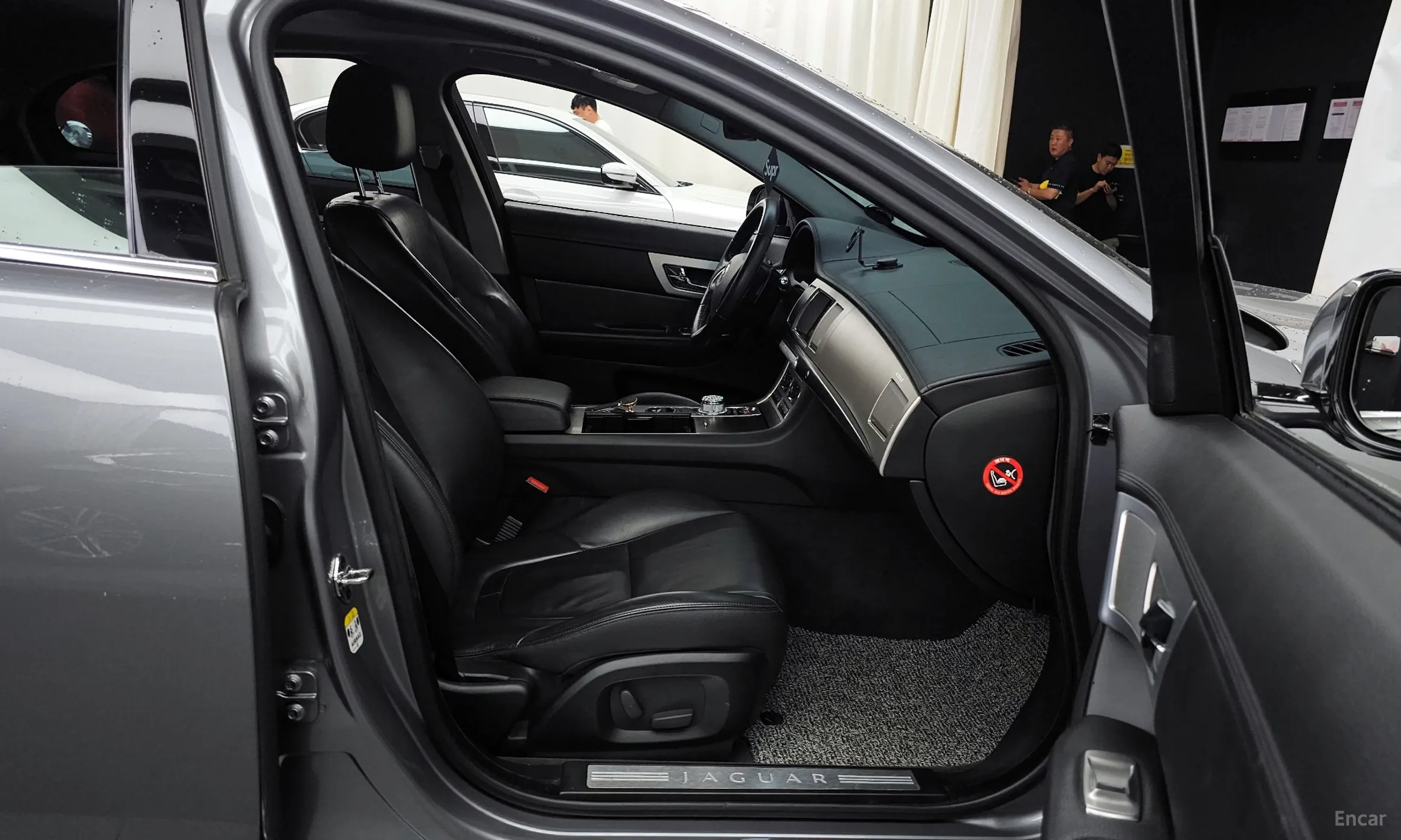 Jaguar New XF превью 11