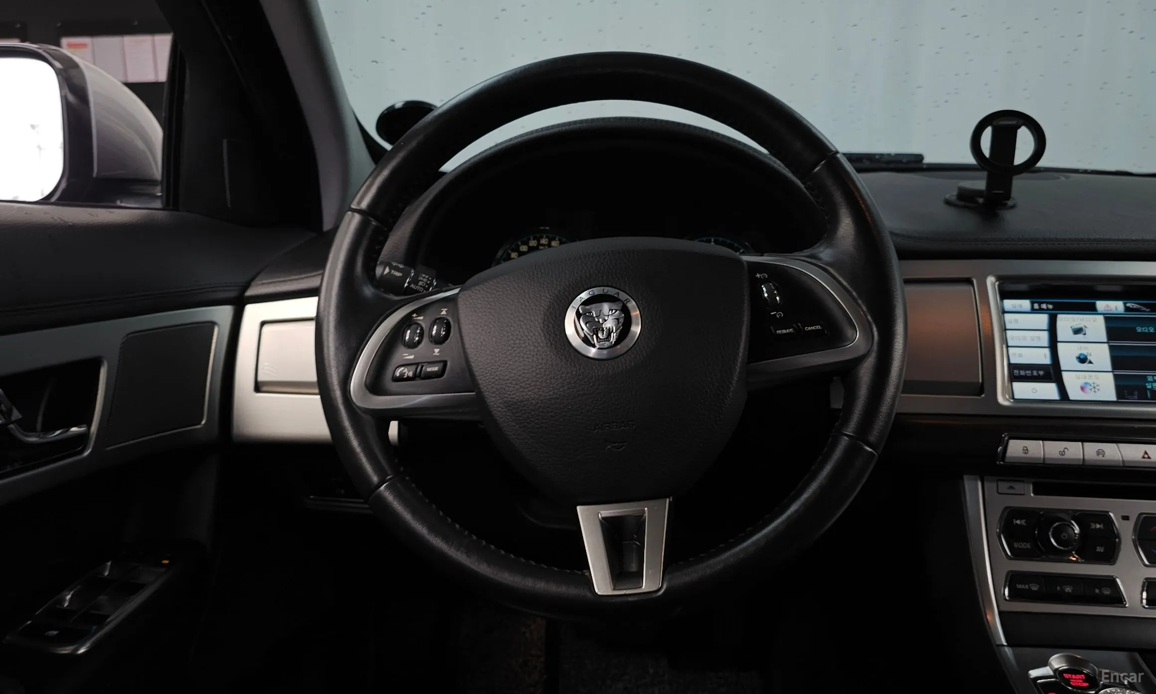 Jaguar New XF превью 13