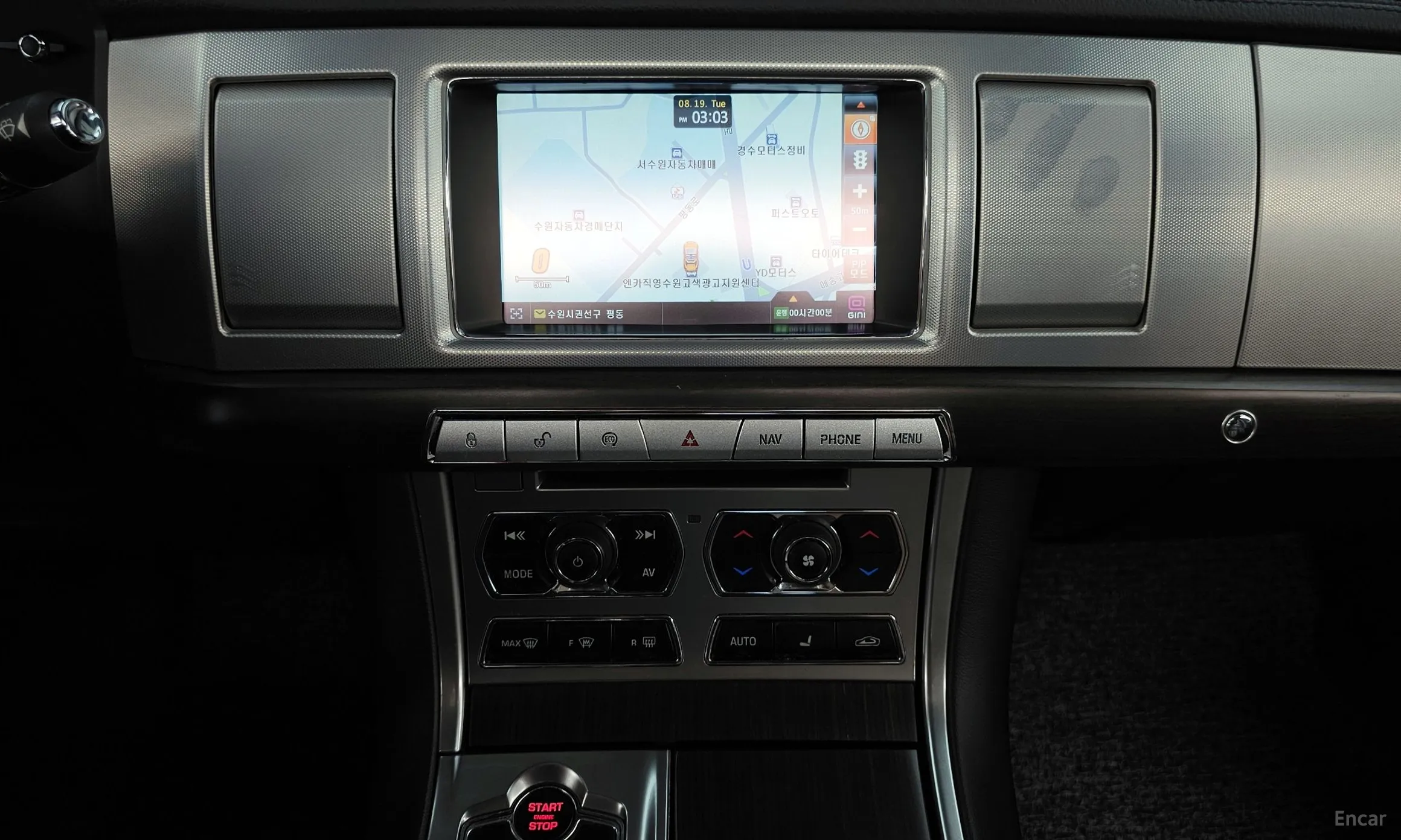 Jaguar New XF превью 14