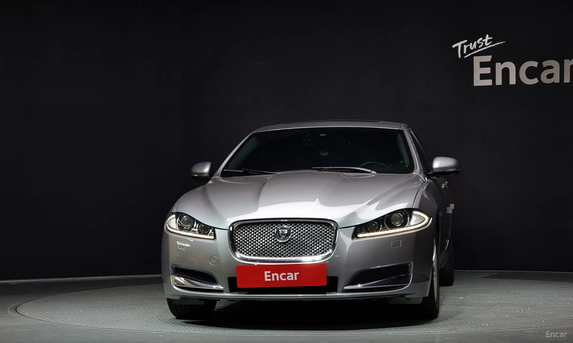 Jaguar New XF превью 3