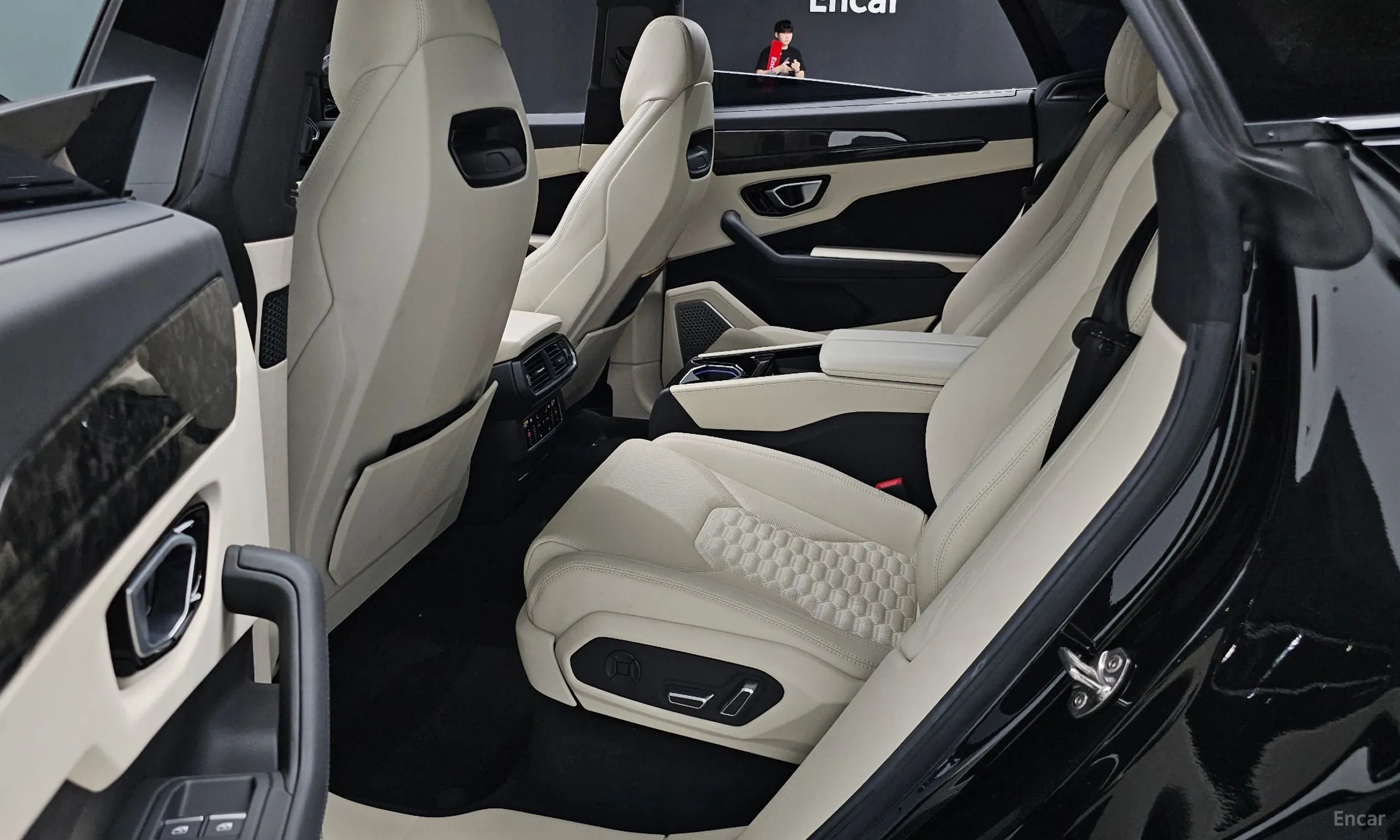 Lamborghini Urus превью 12