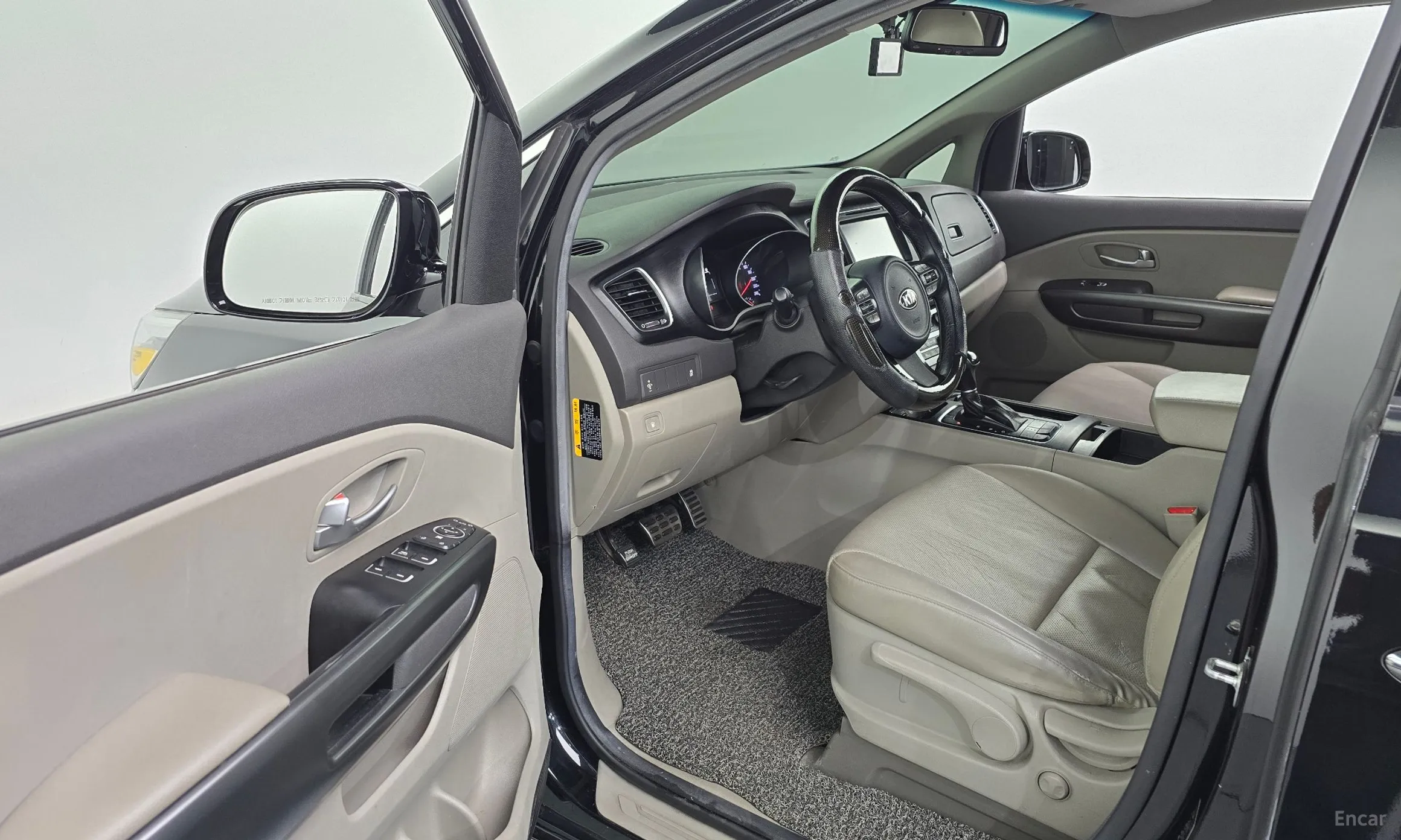 Kia Carnival превью 10