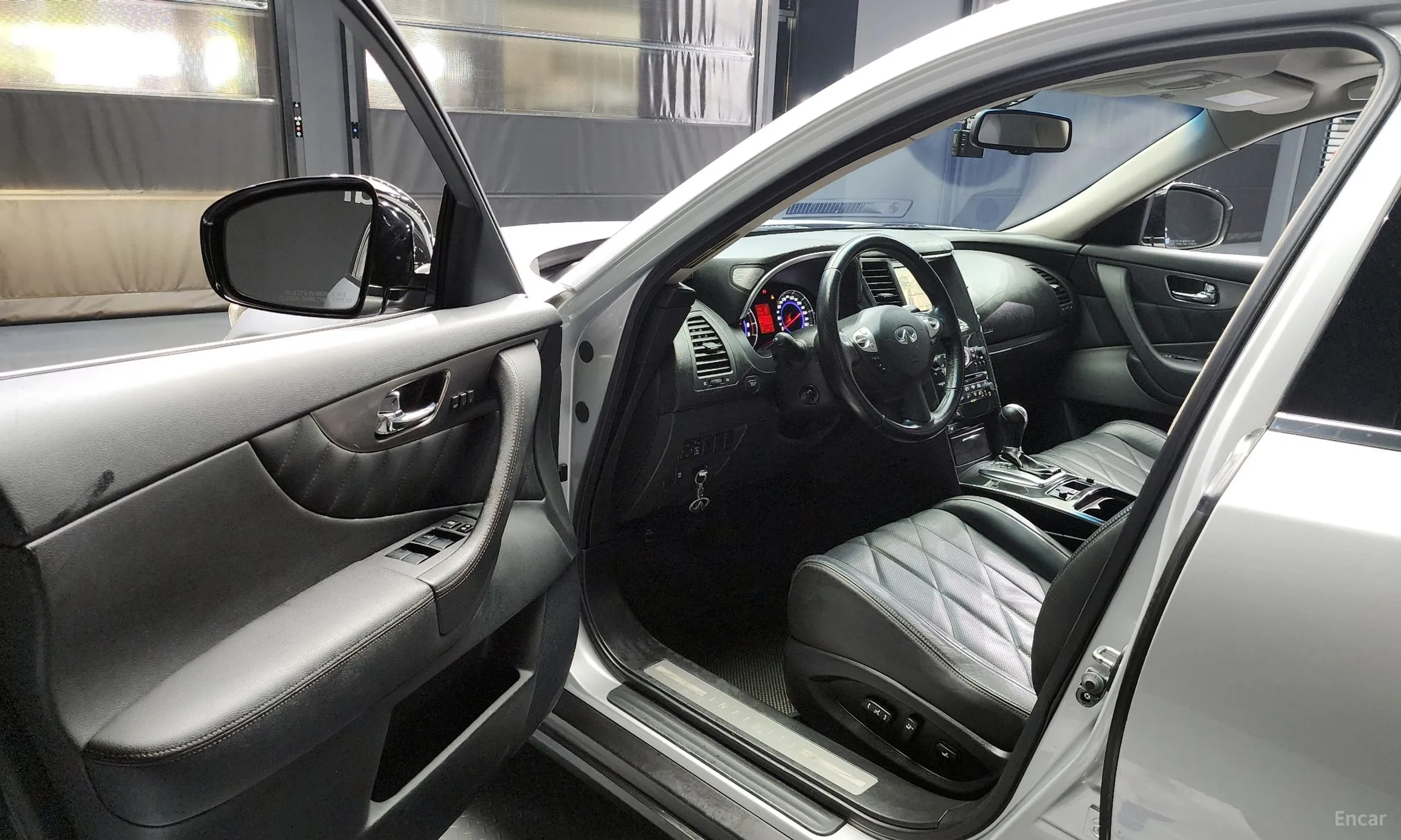 Infiniti FX35 превью 10