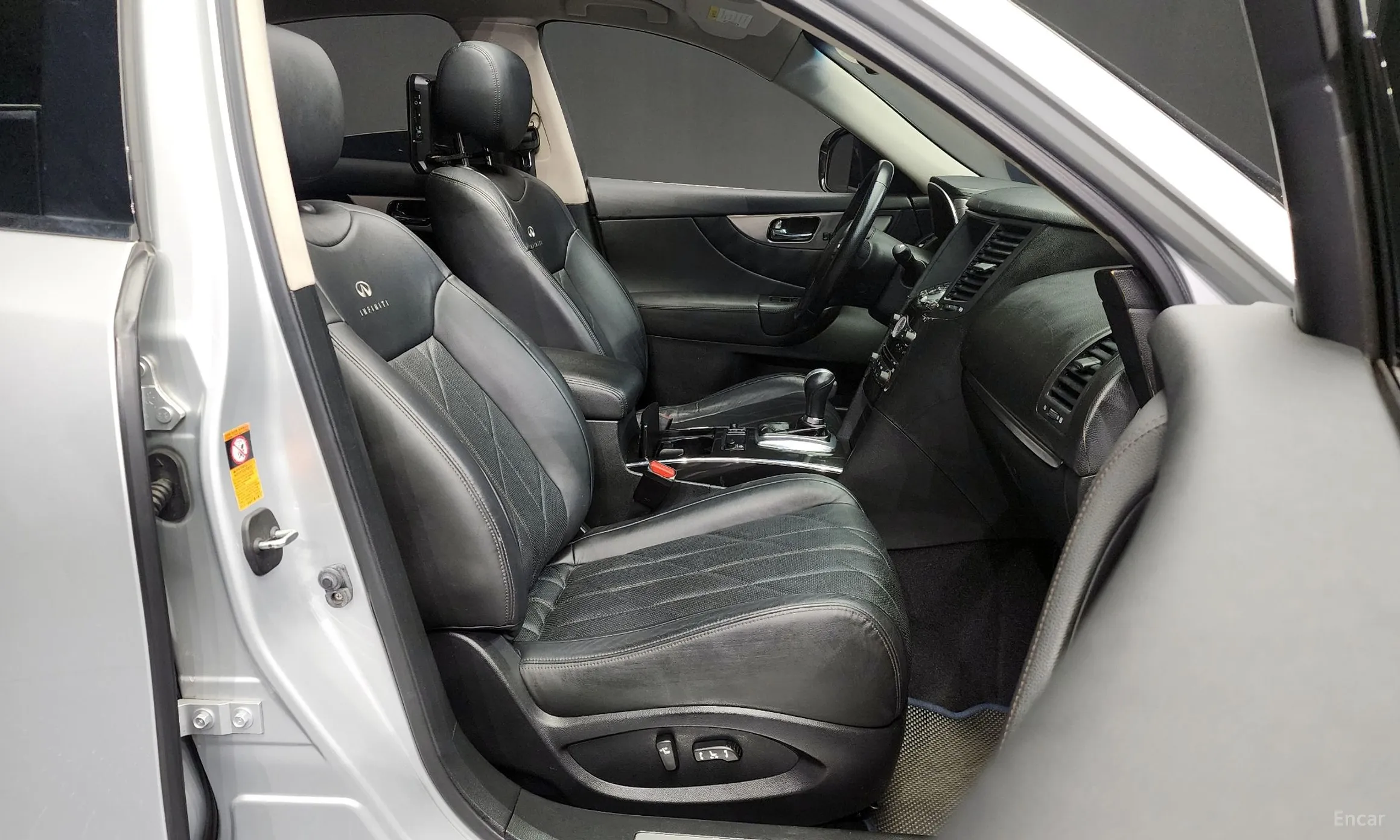 Infiniti FX35 превью 11