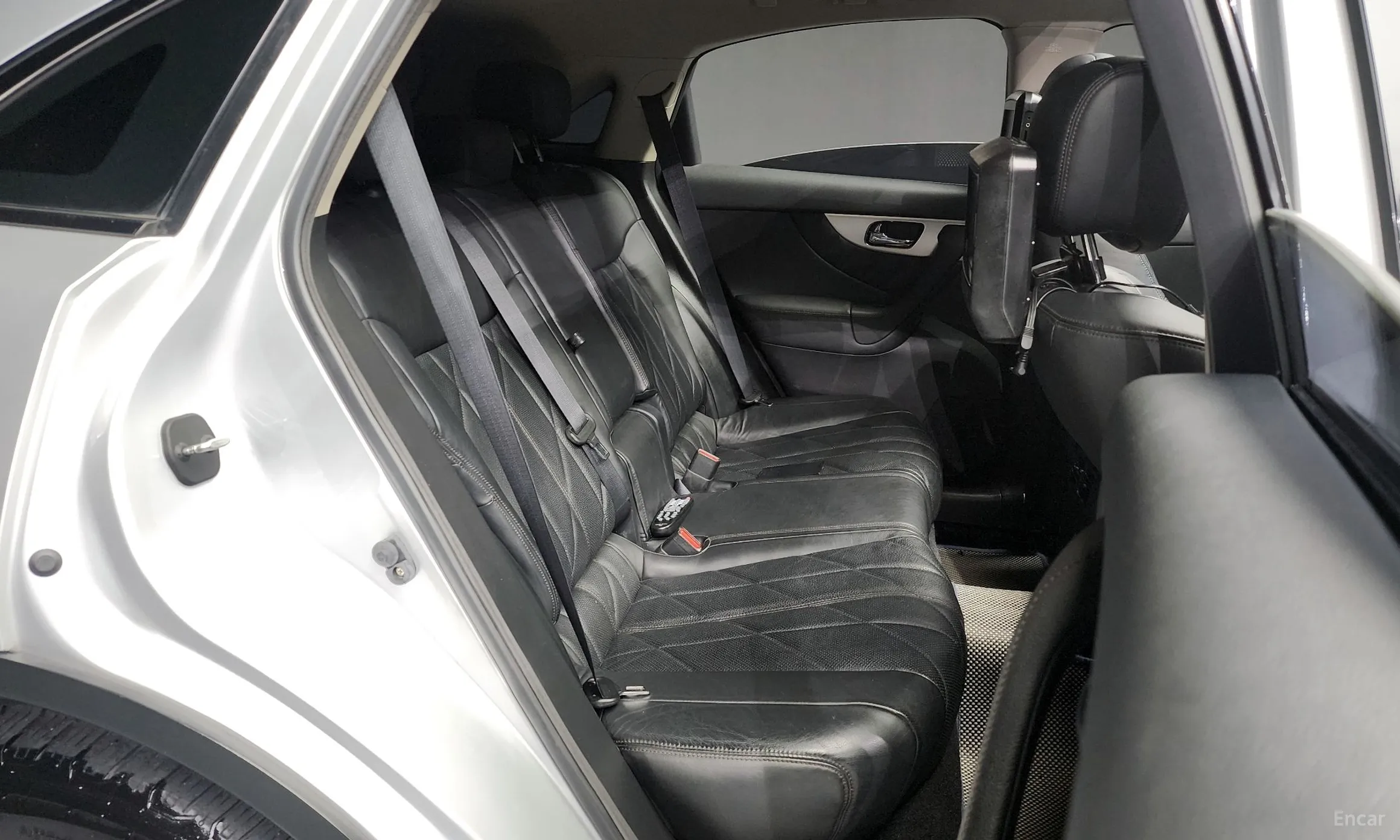 Infiniti FX35 превью 12