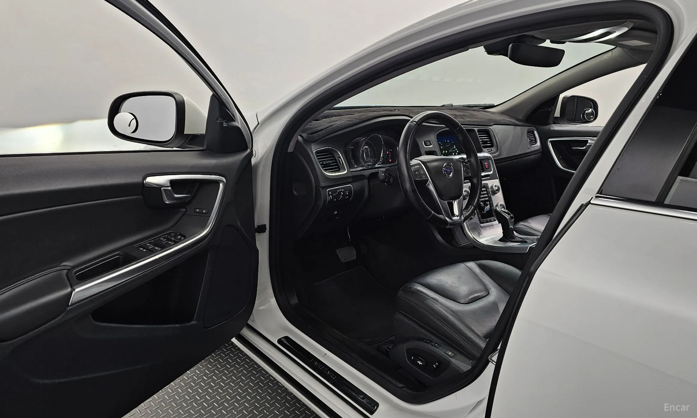 Volvo S60 превью 10