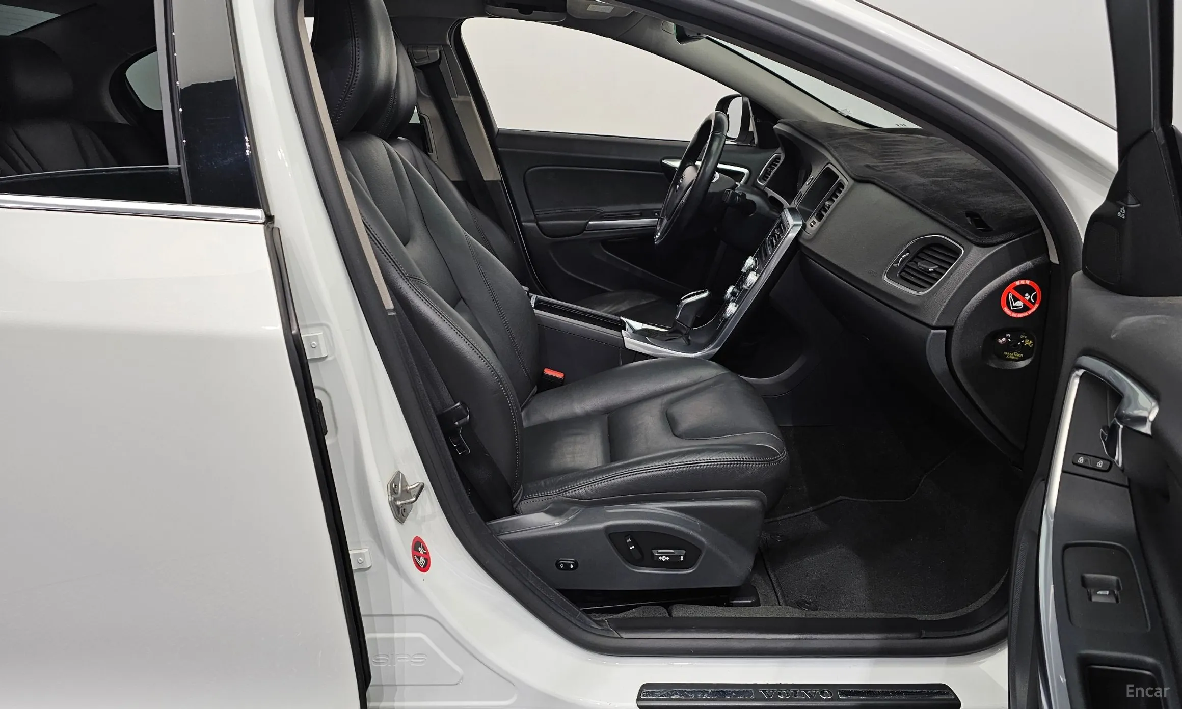 Volvo S60 превью 11