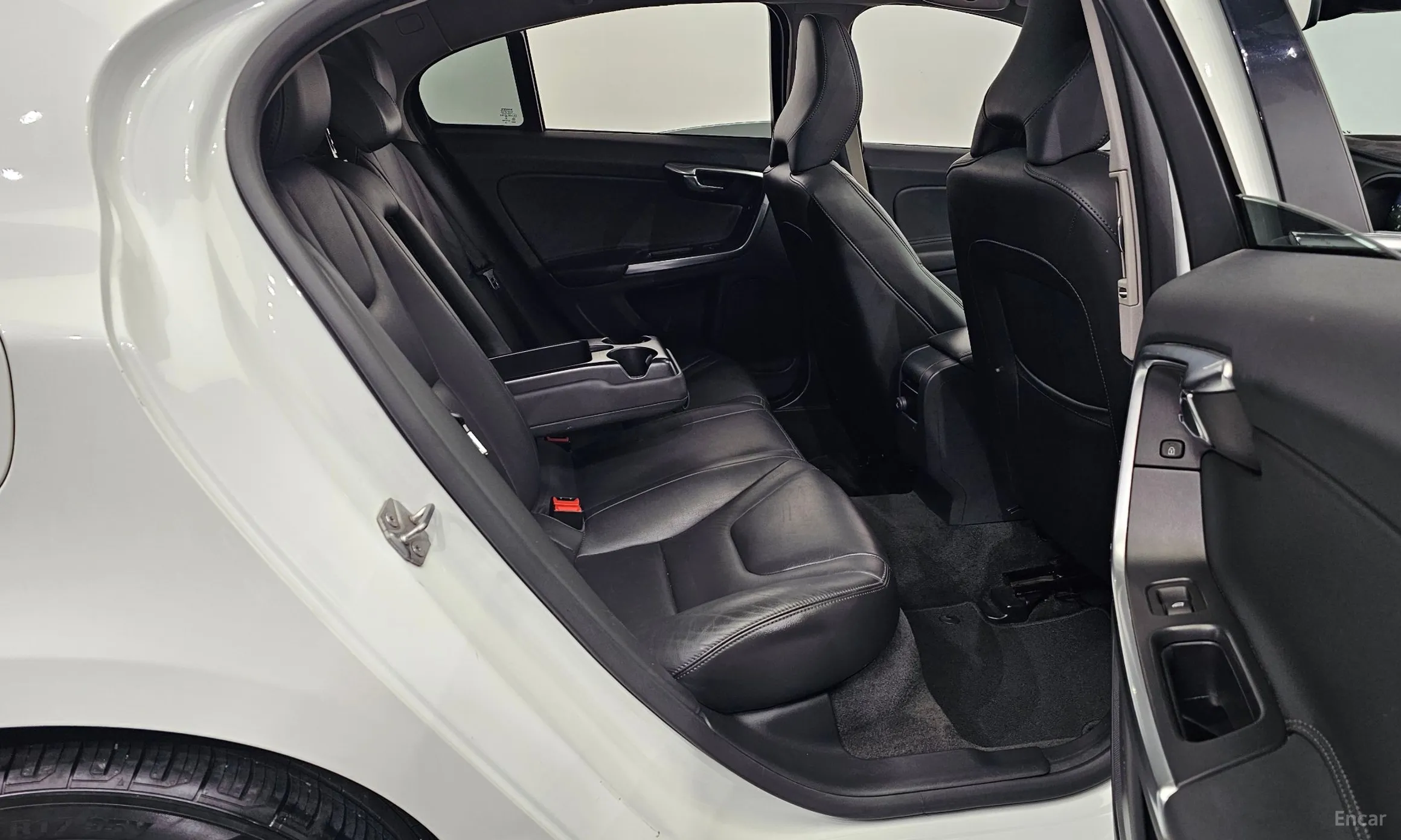 Volvo S60 превью 12