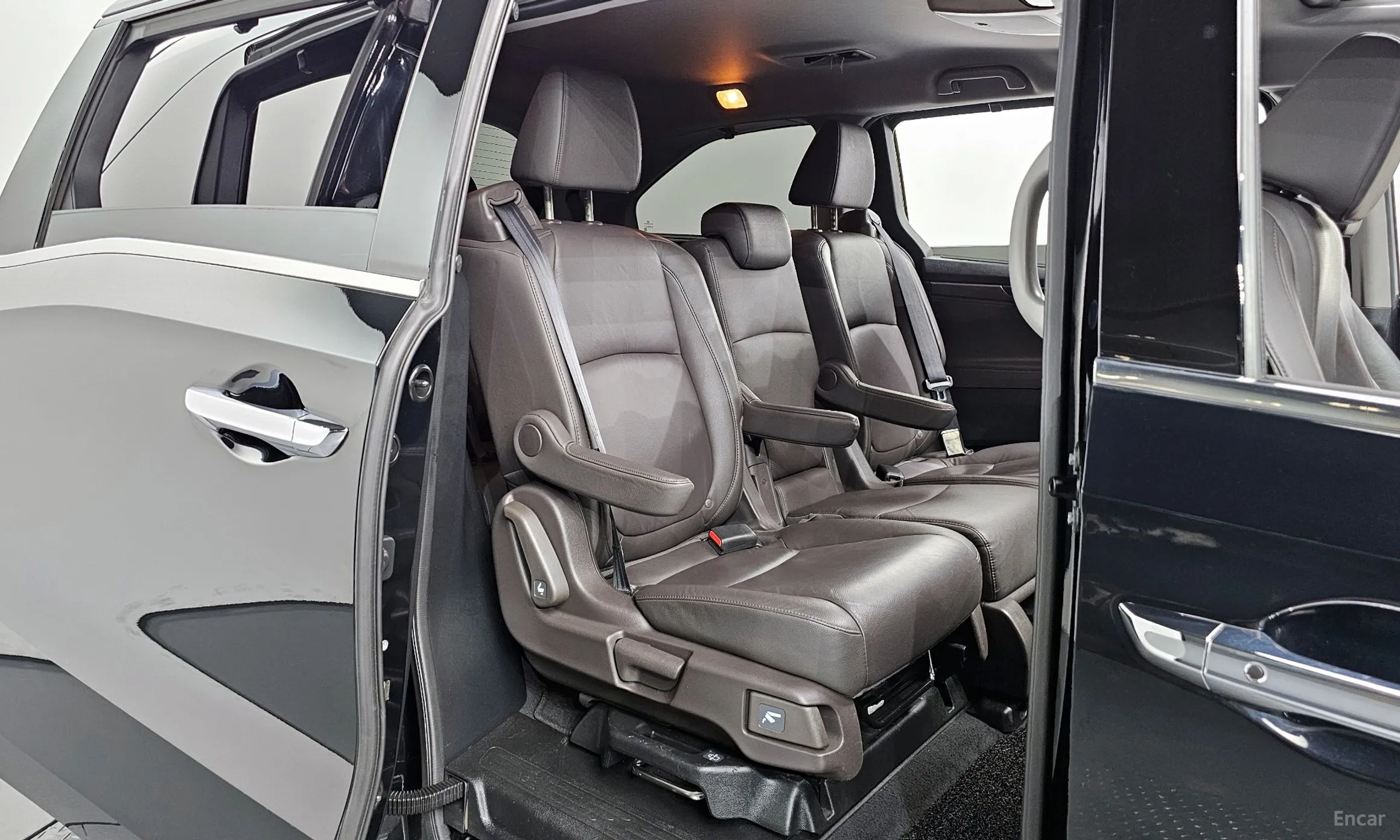 Honda Odyssey превью 12