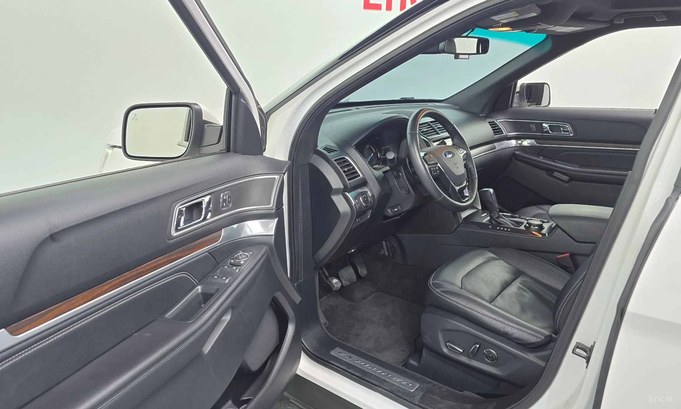 Ford Explorer превью 10