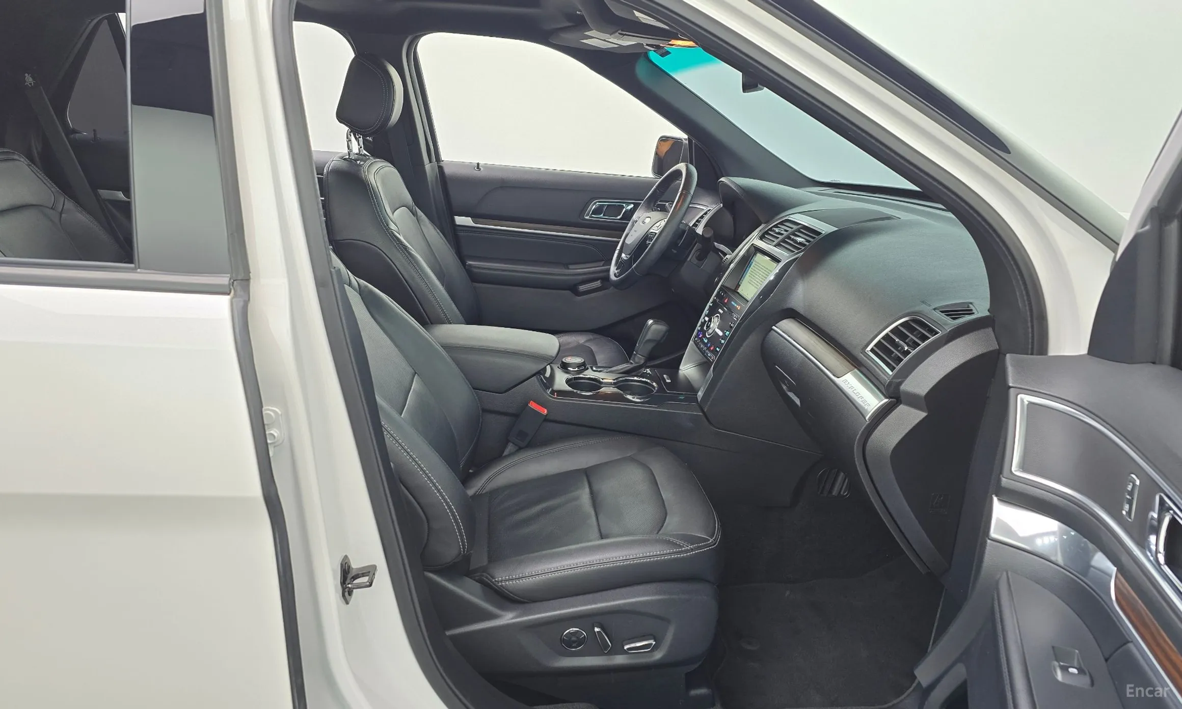Ford Explorer превью 11