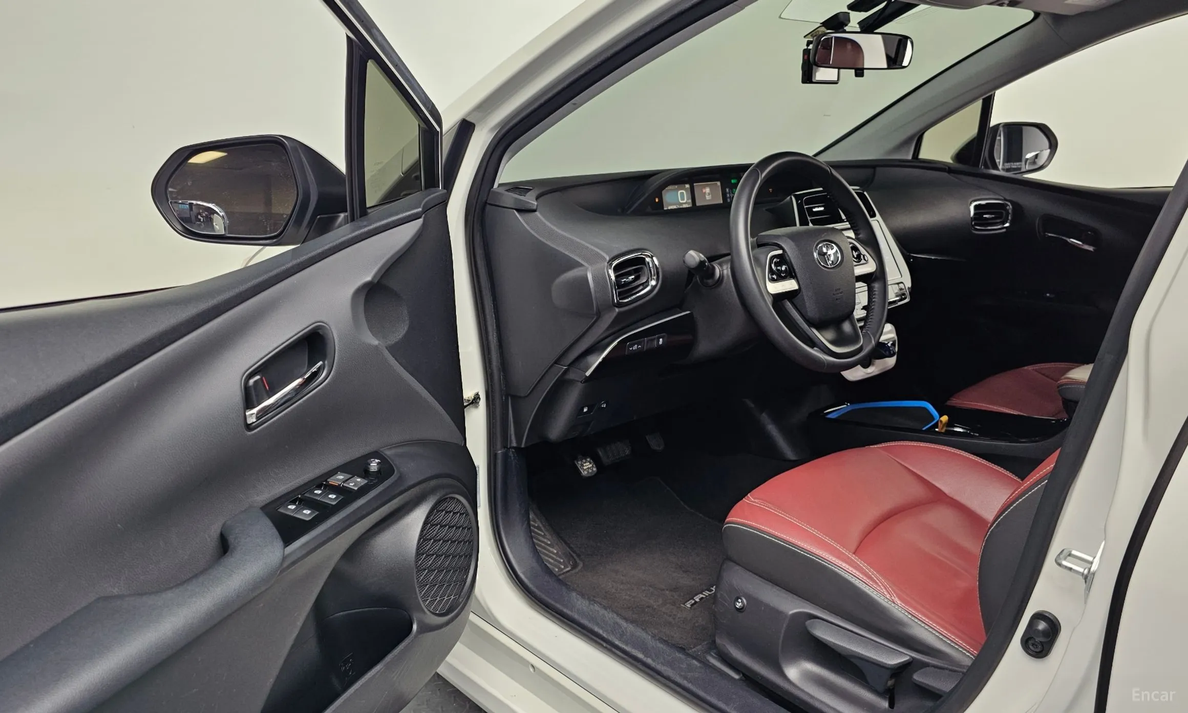 Toyota Prius 4th Generation превью 10