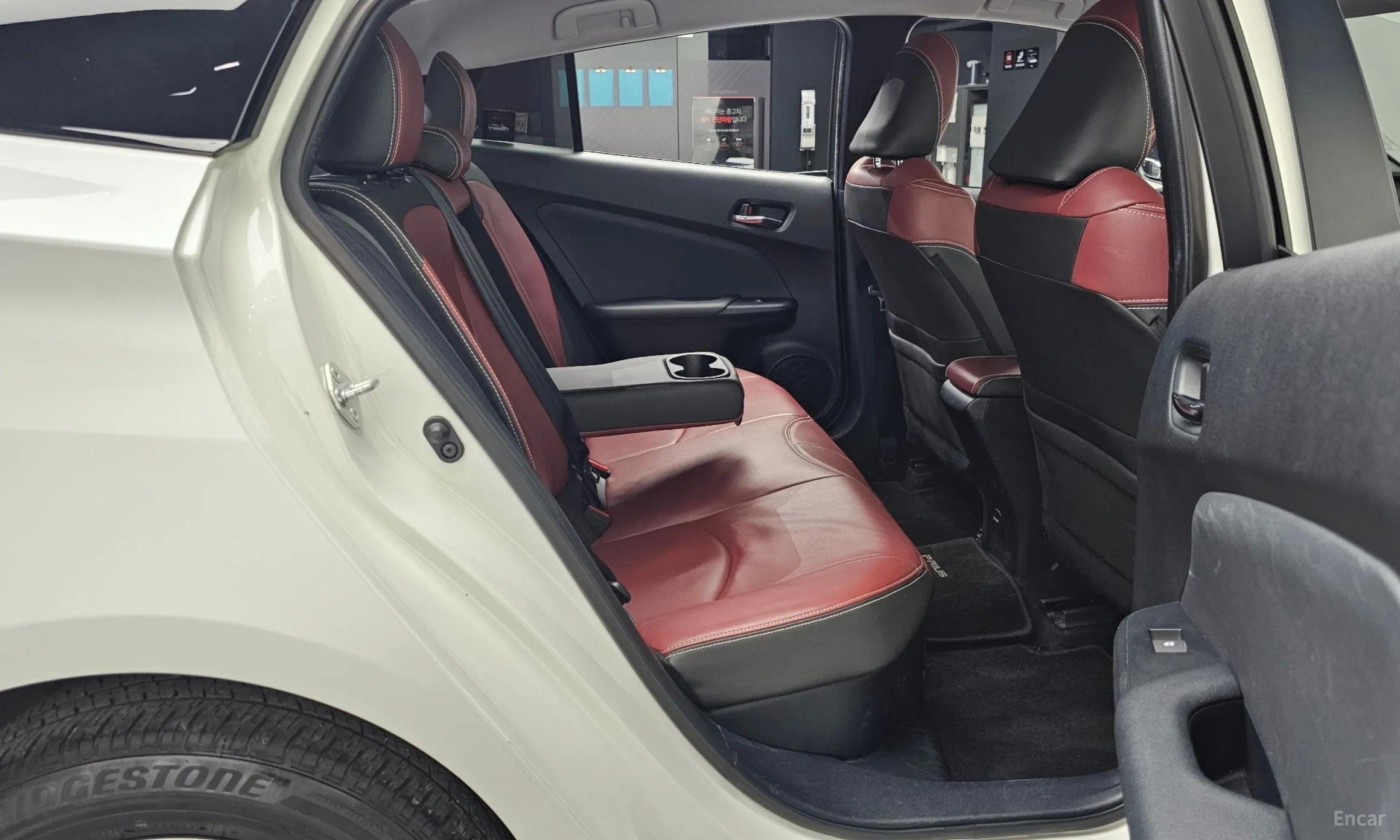 Toyota Prius 4th Generation превью 12