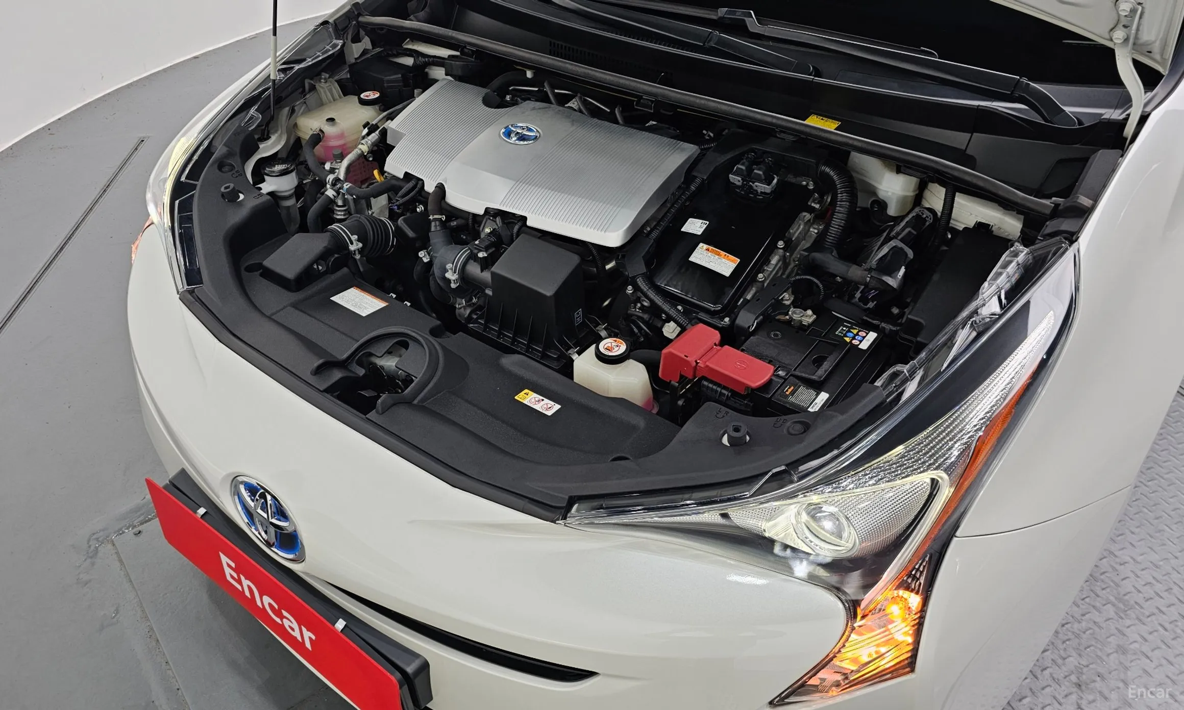 Toyota Prius 4th Generation превью 6