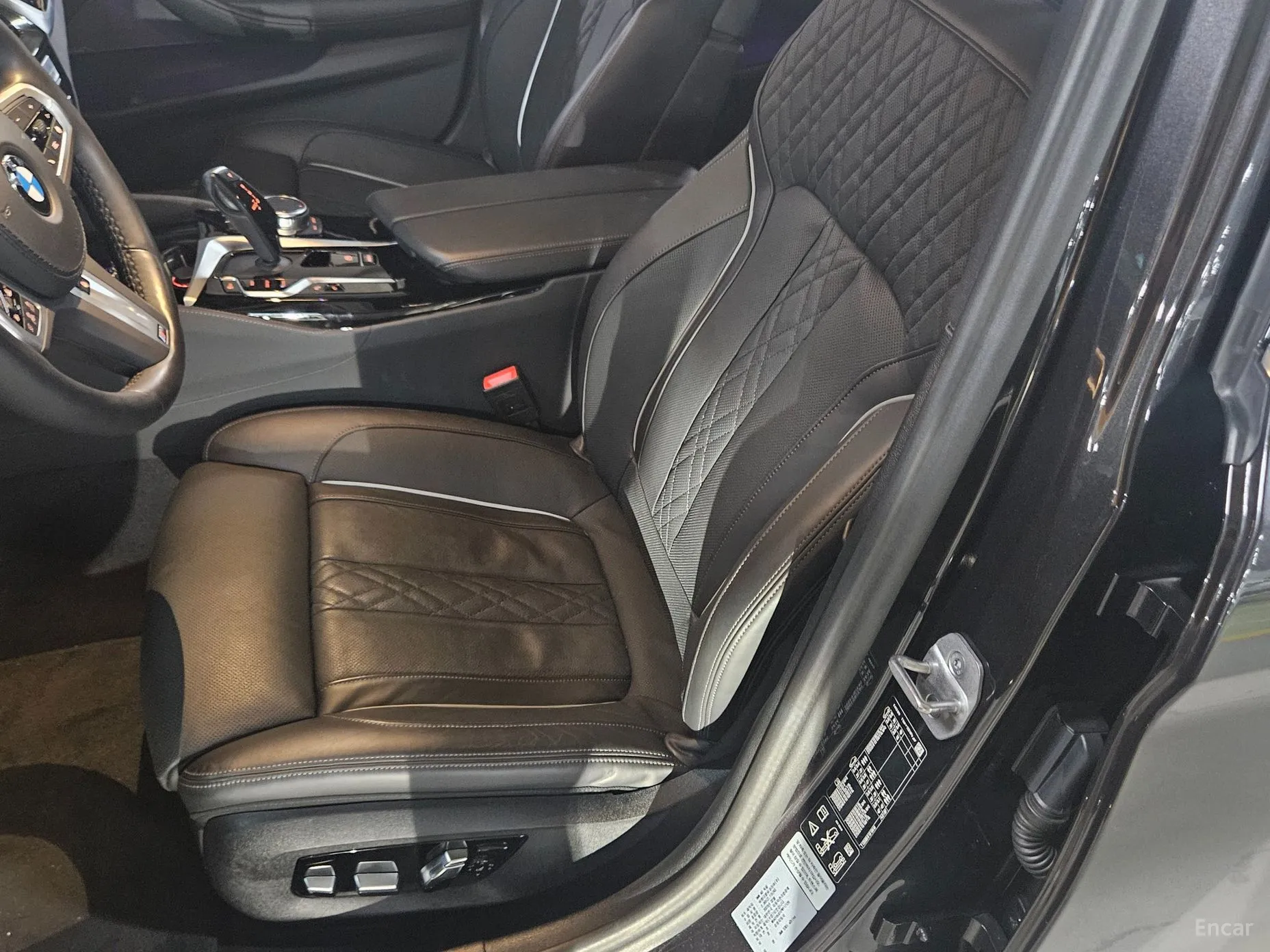 BMW 5 Series (G30) превью 10