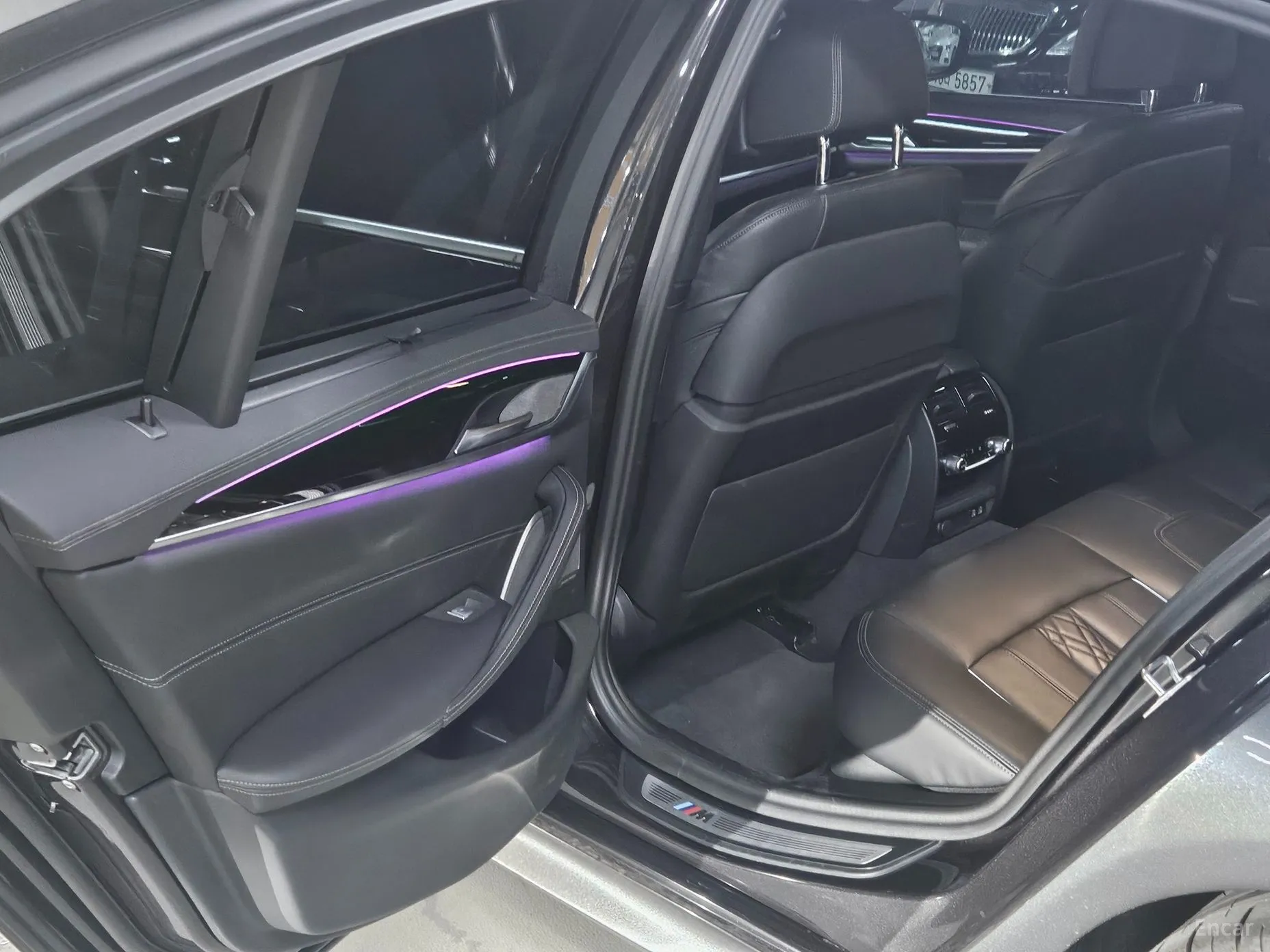 BMW 5 Series (G30) превью 12