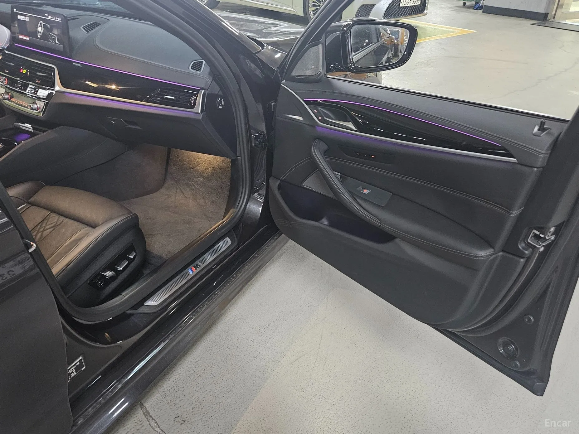 BMW 5 Series (G30) превью 19