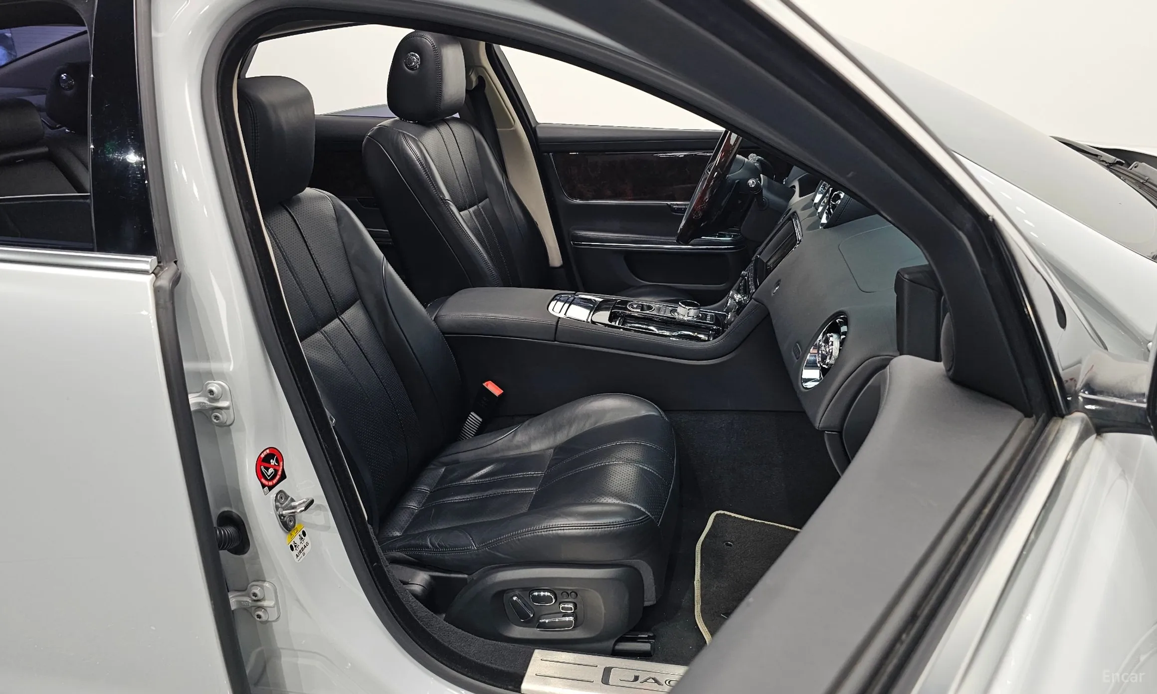 Jaguar All New XJ превью 10