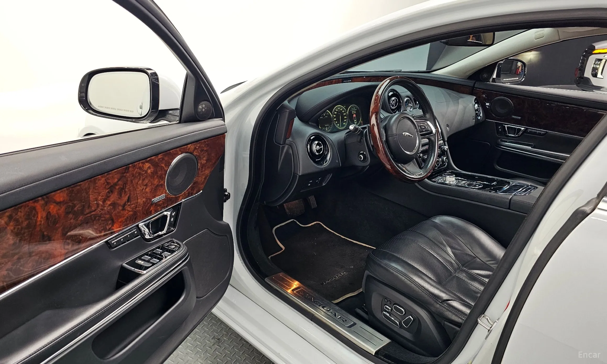 Jaguar All New XJ превью 12