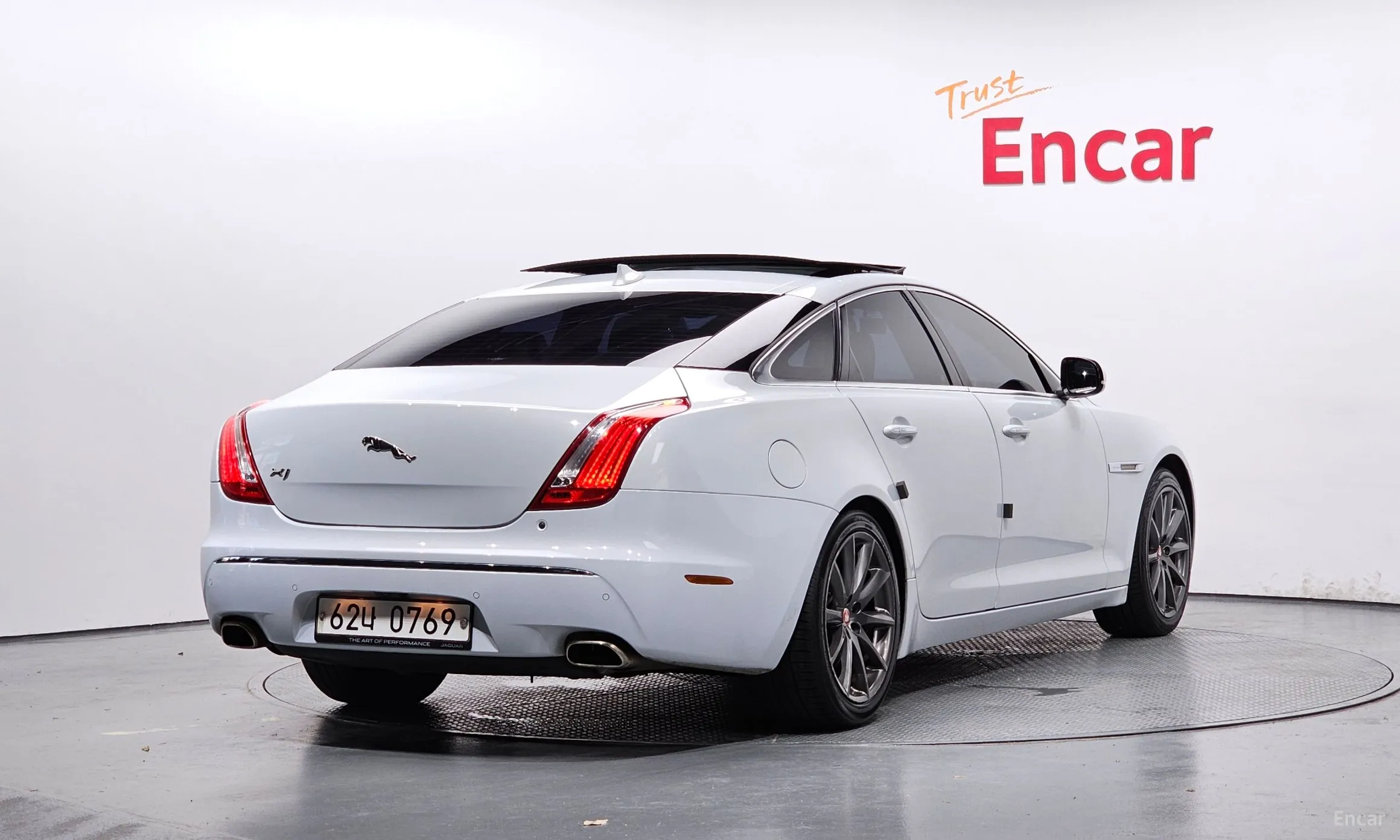 Jaguar All New XJ превью 2