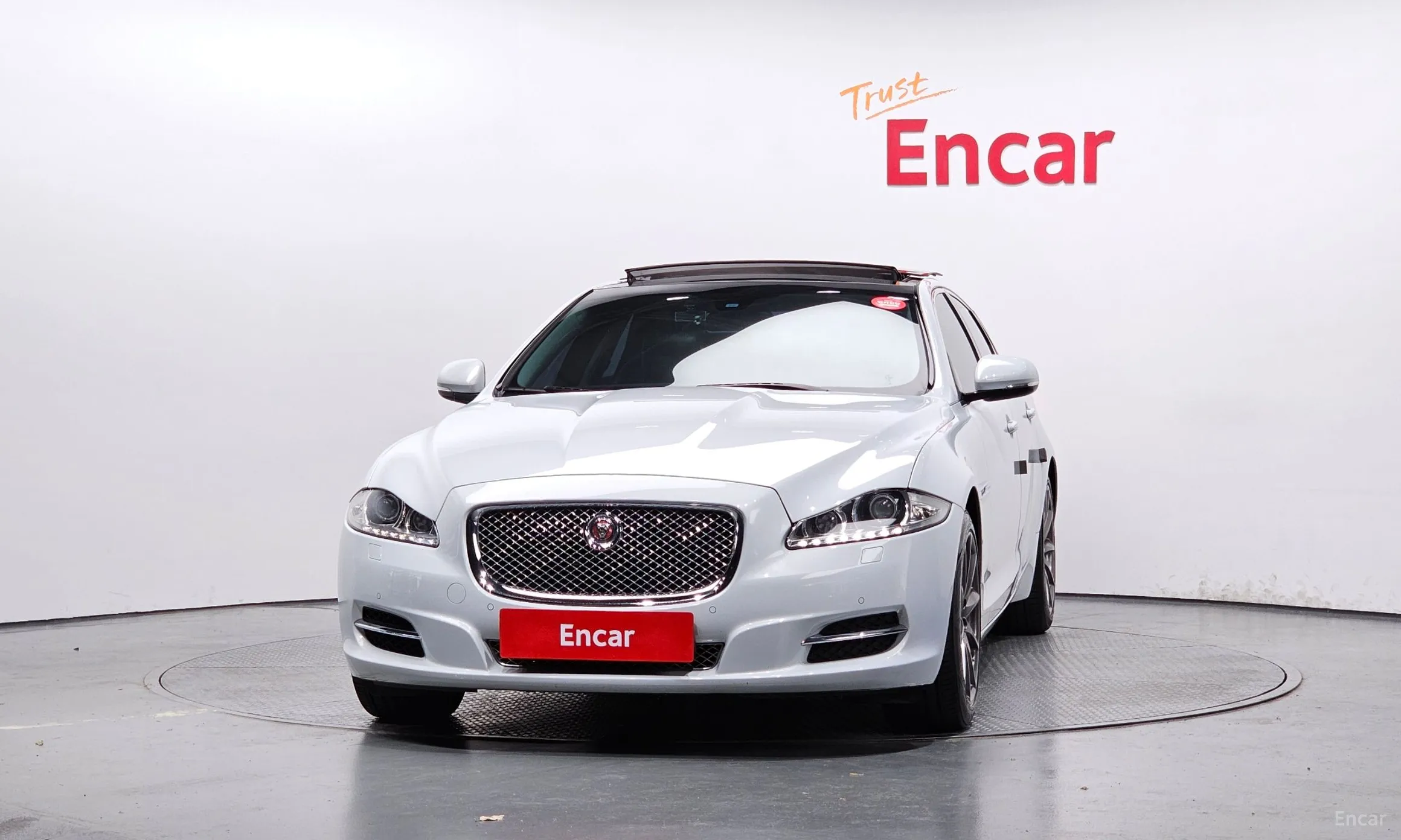 Jaguar All New XJ превью 3