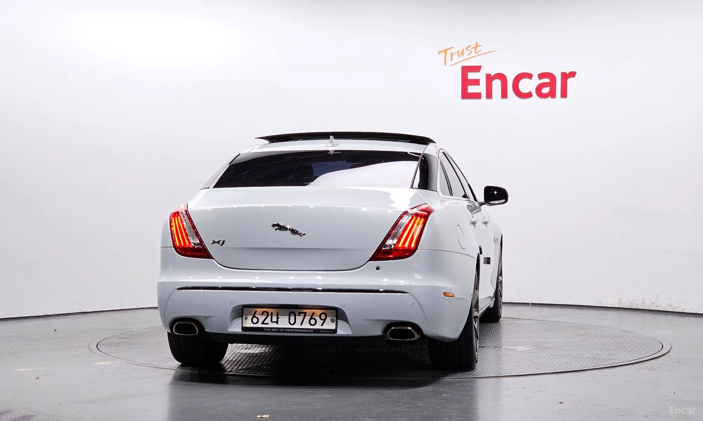 Jaguar All New XJ превью 4