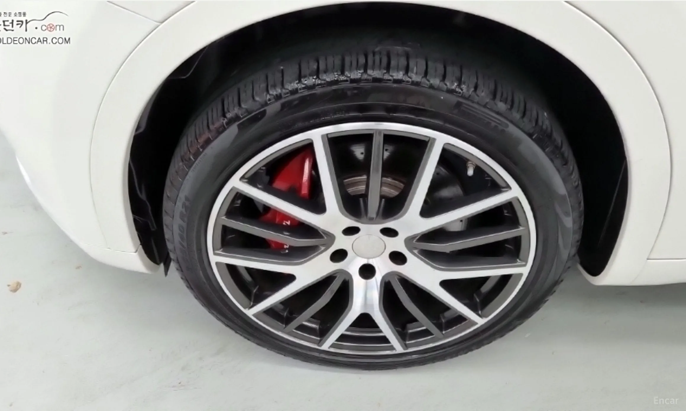 Maserati Levante превью 8