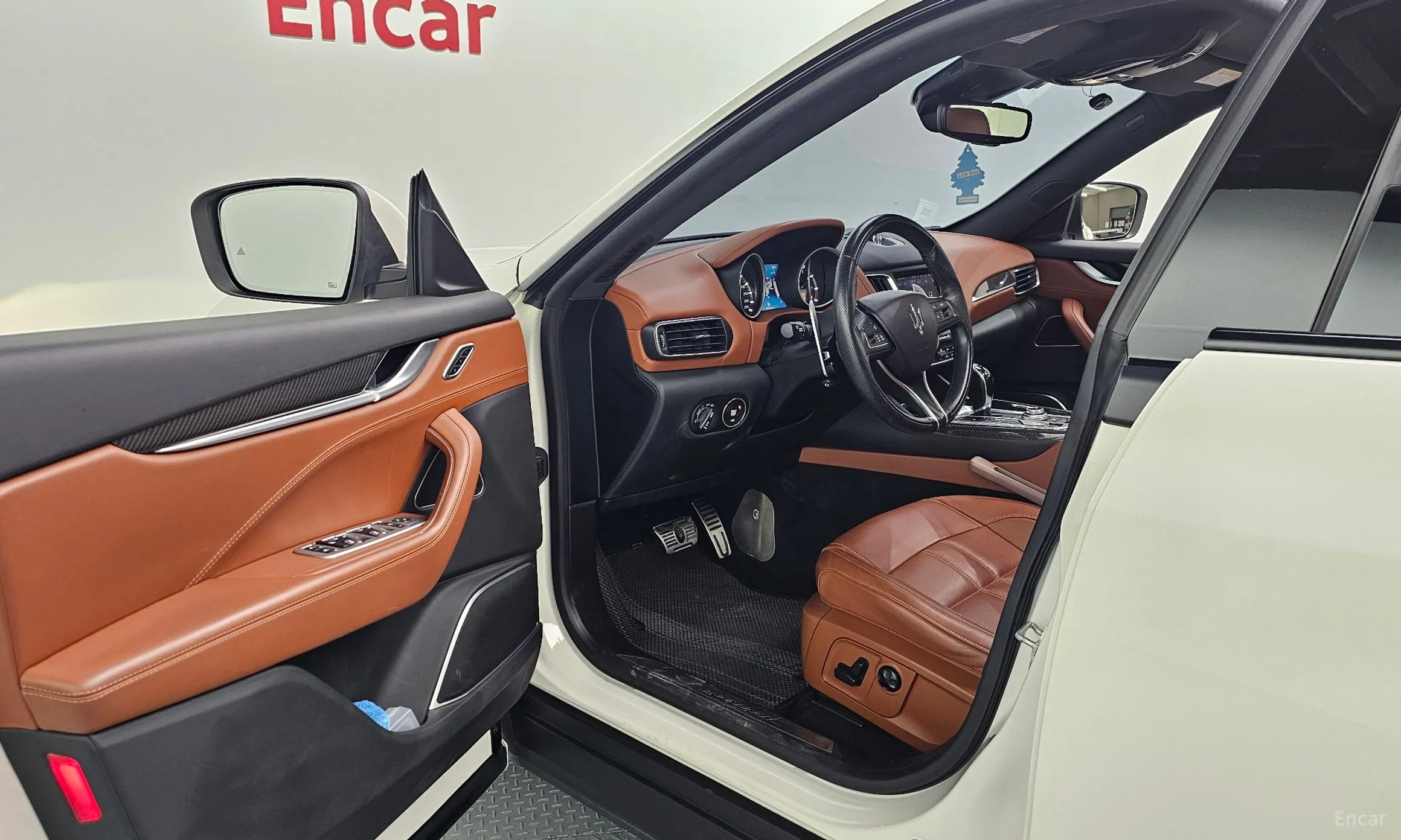 Maserati Levante превью 11
