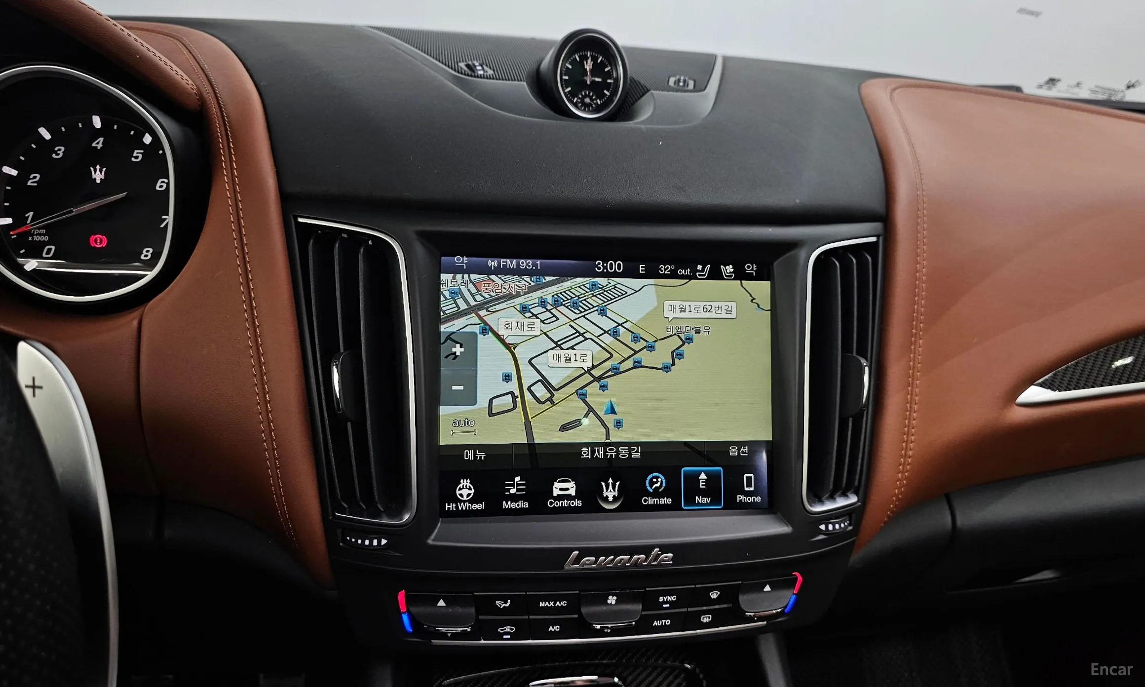 Maserati Levante превью 14