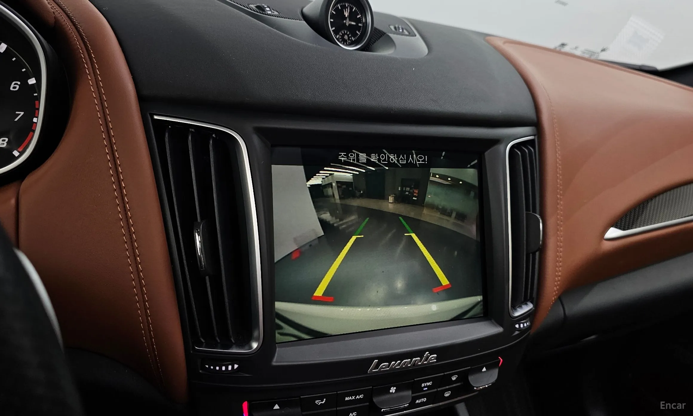 Maserati Levante превью 15