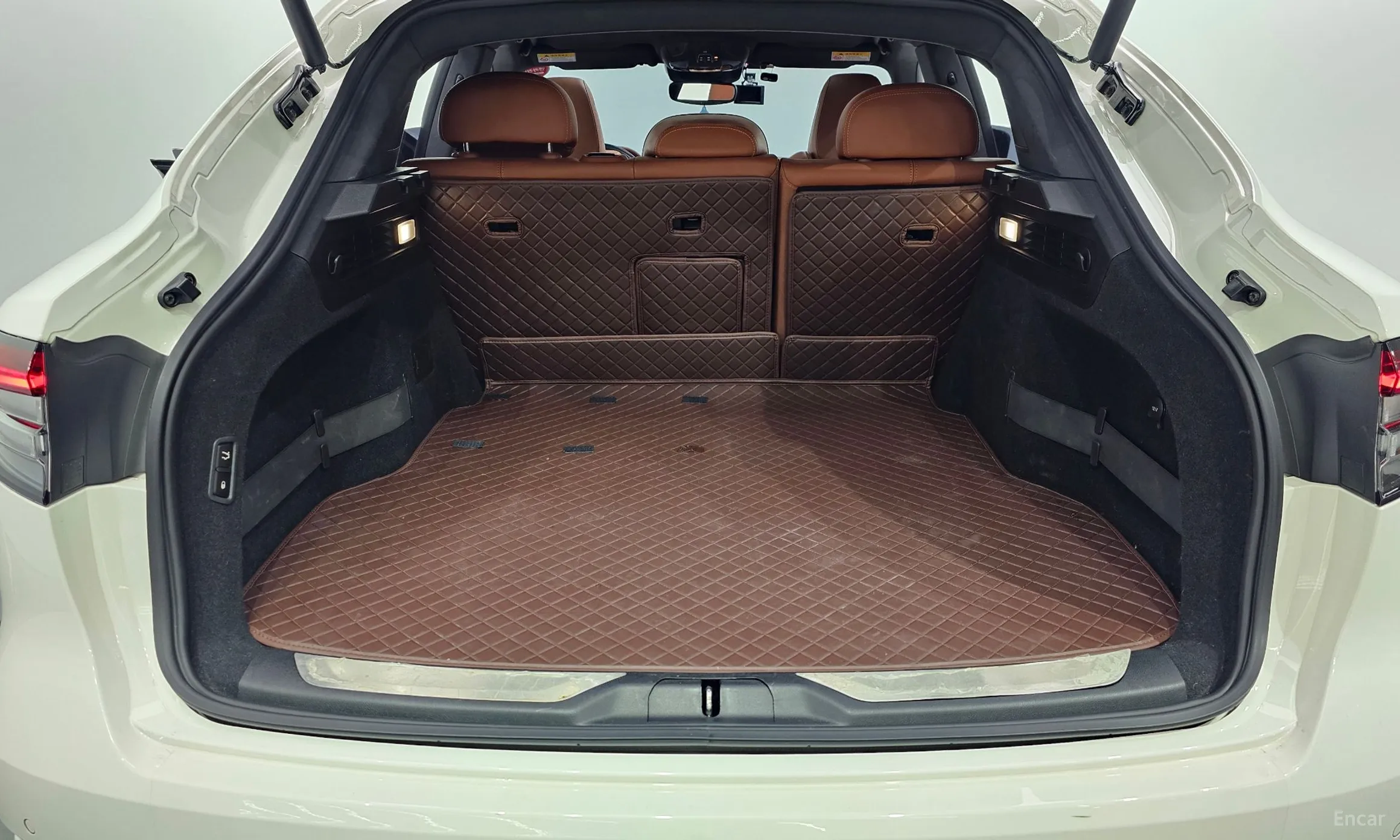 Maserati Levante превью 20