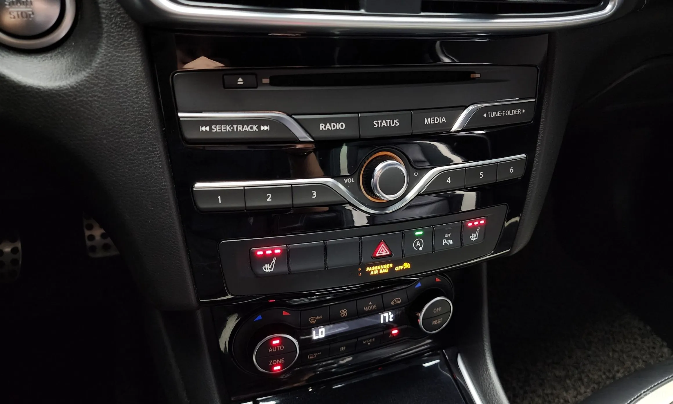 Infiniti Q30 превью 17