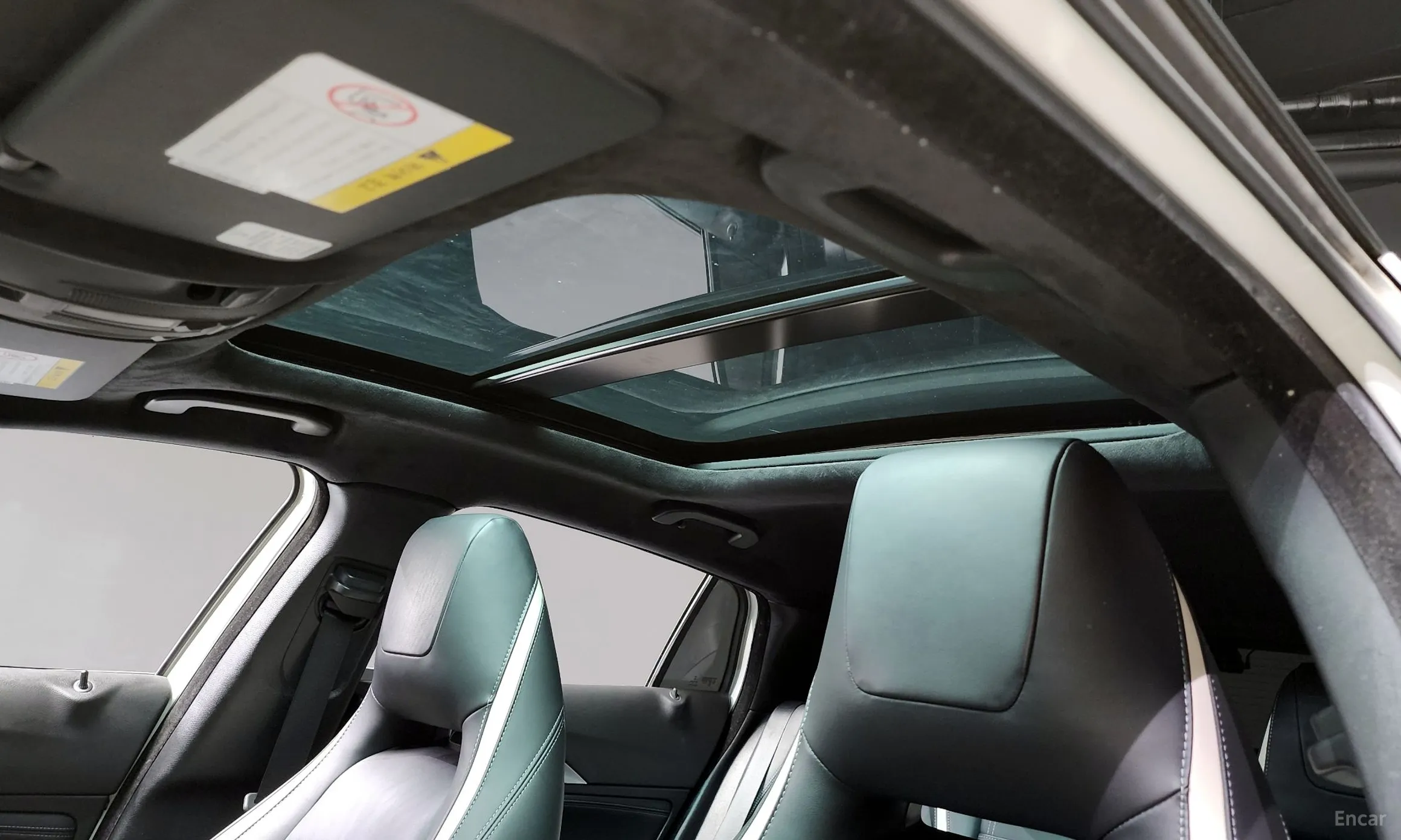 Infiniti Q30 превью 19