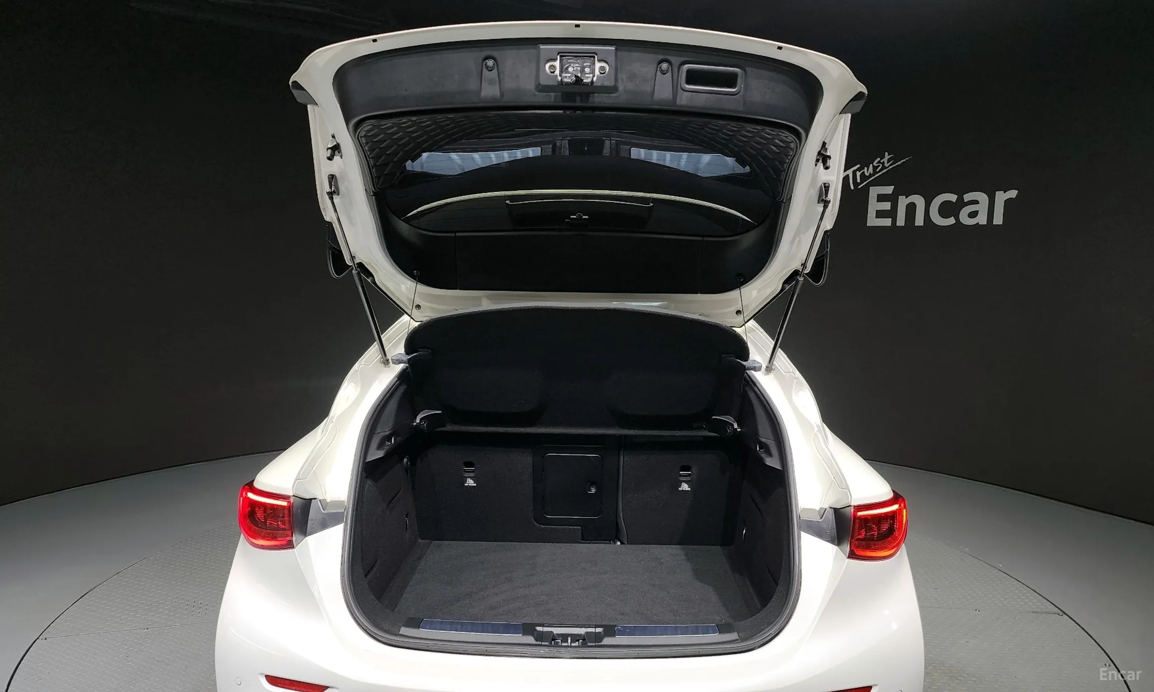 Infiniti Q30 превью 20