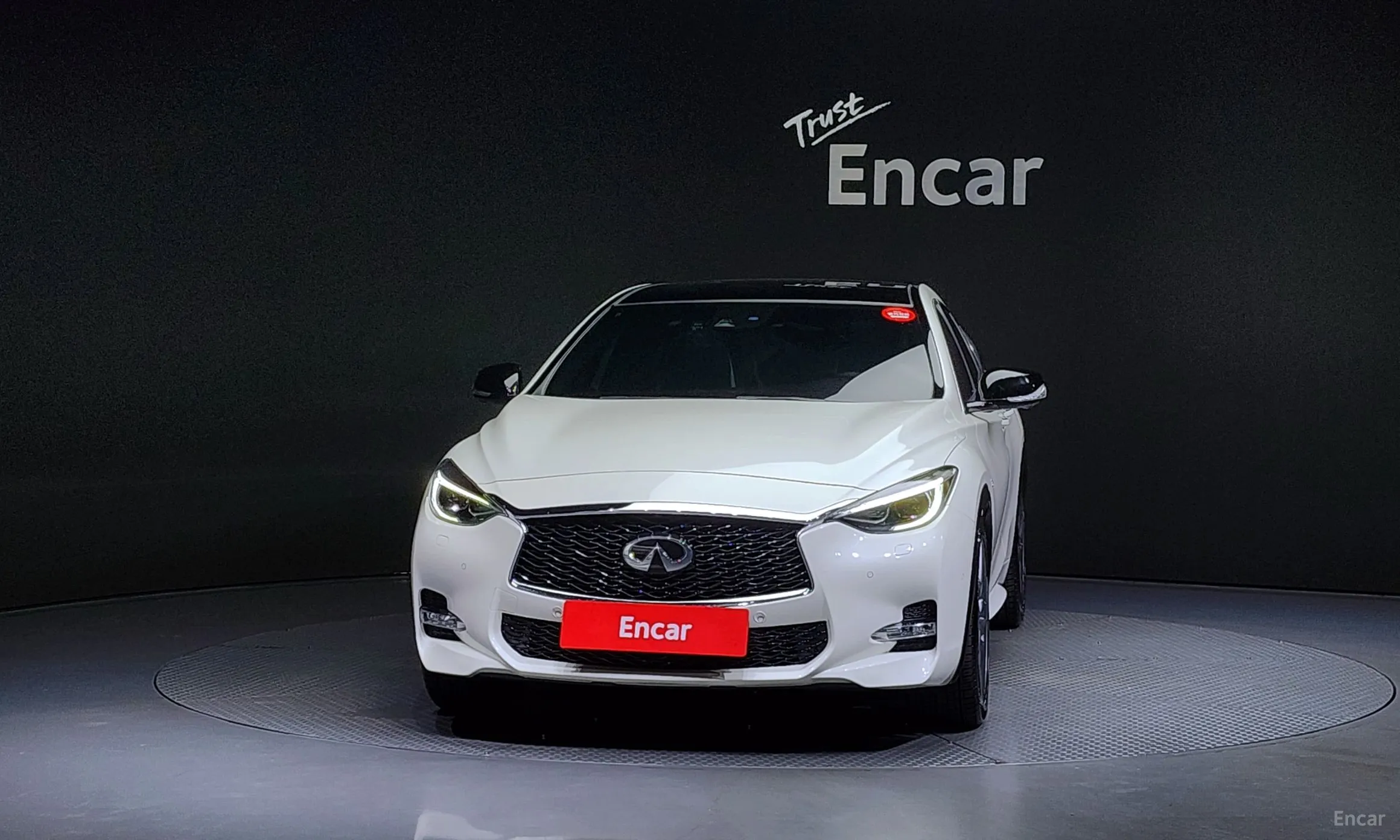 Infiniti Q30 превью 3