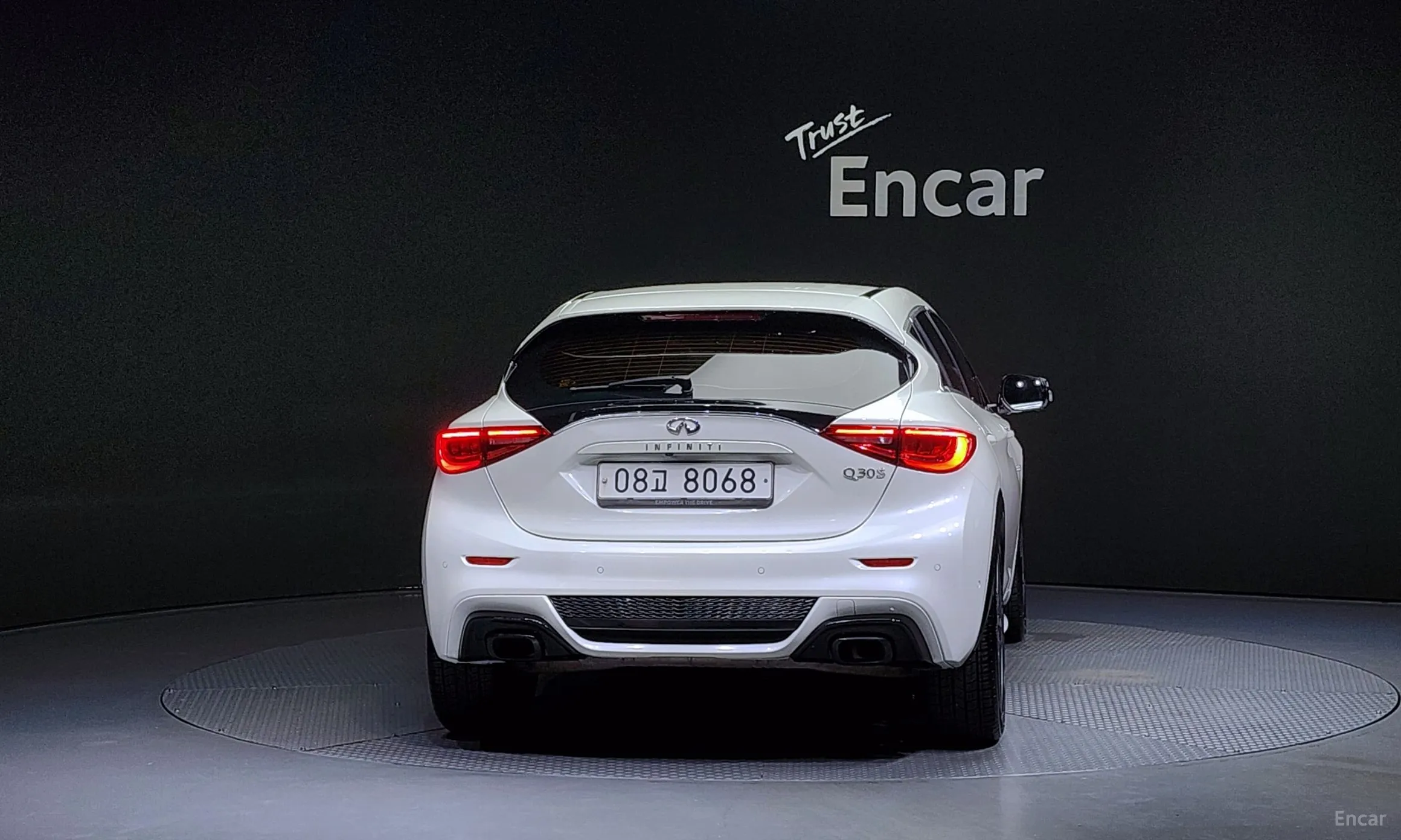Infiniti Q30 превью 4