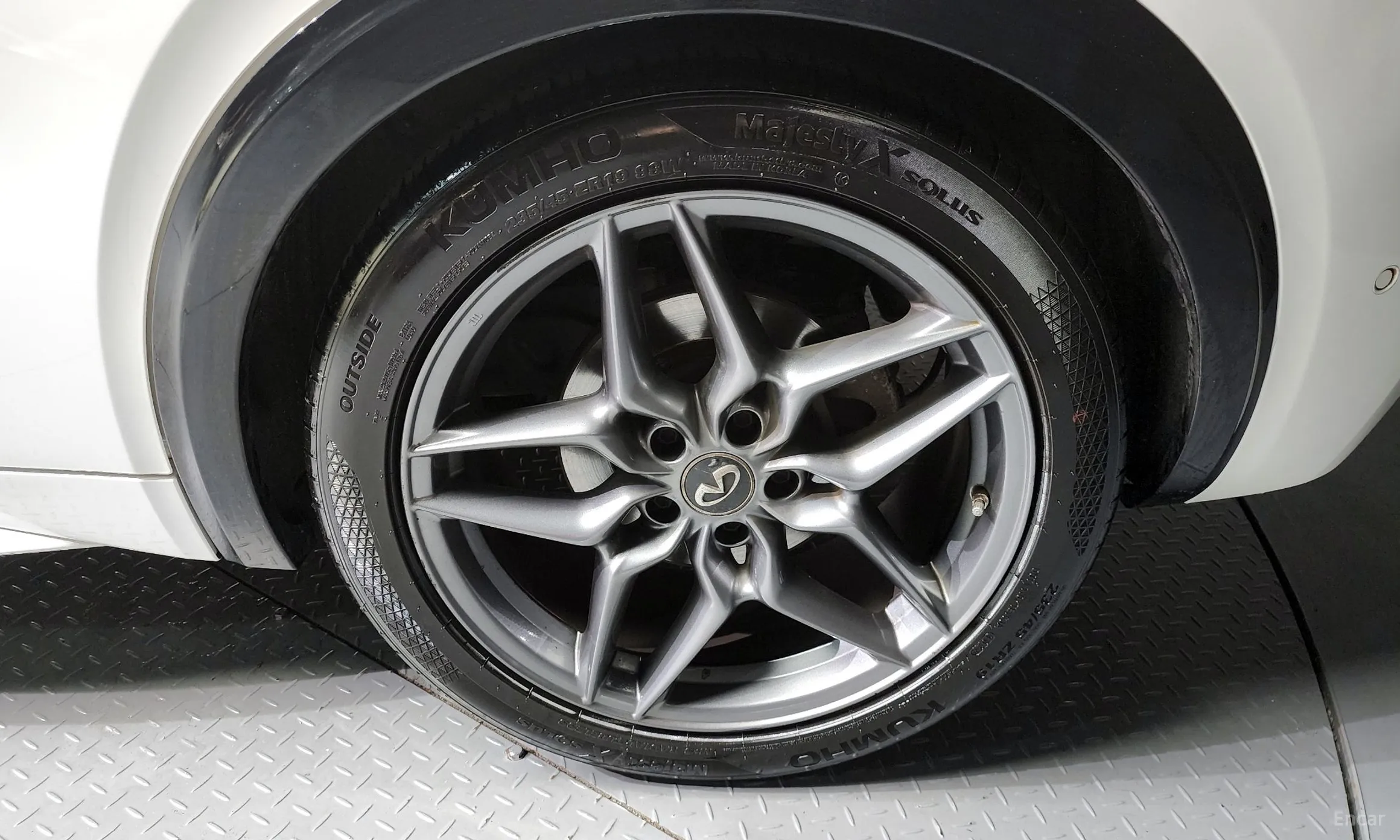 Infiniti Q30 превью 5