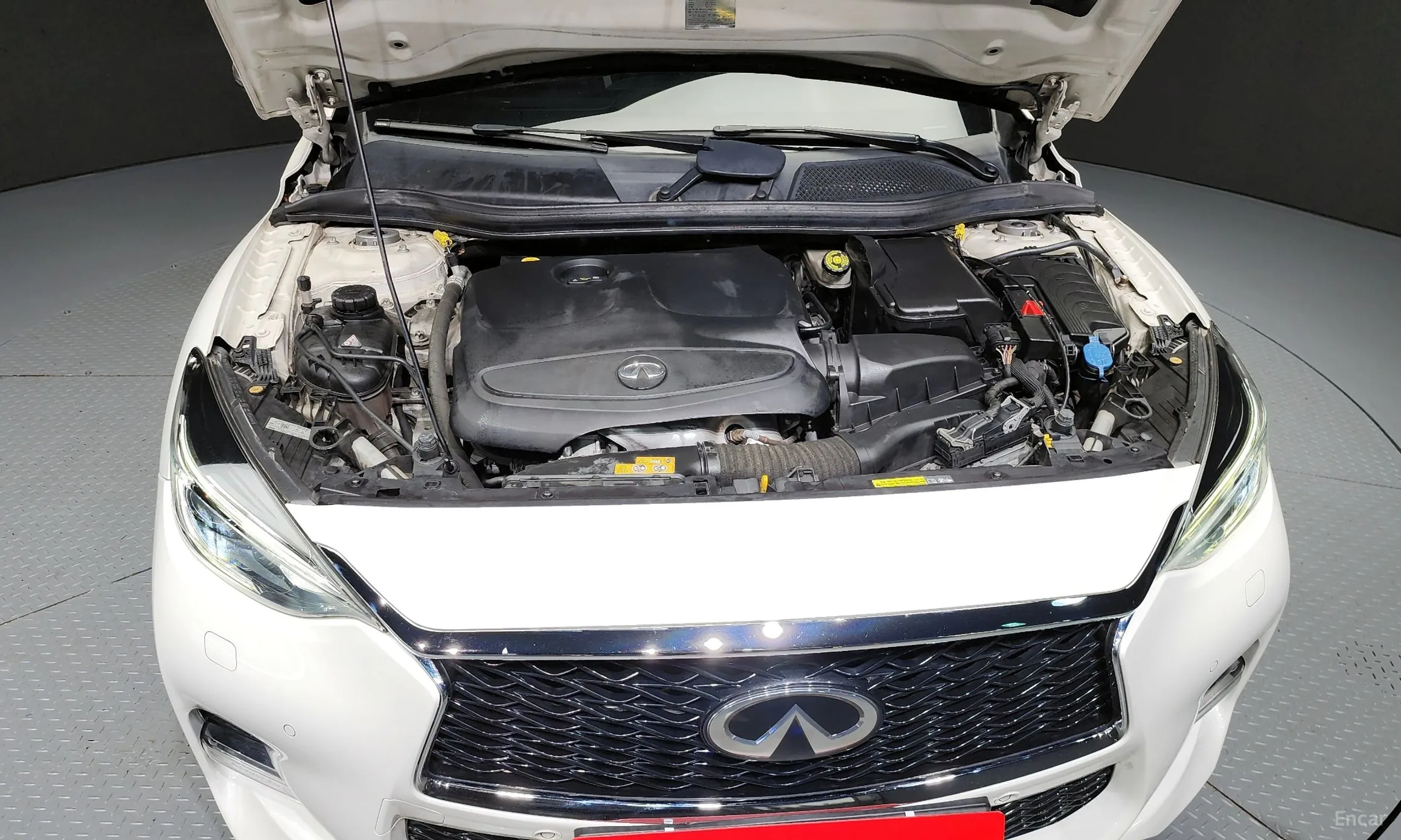 Infiniti Q30 превью 6