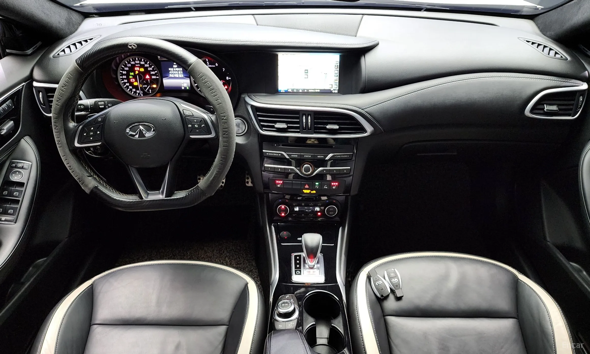 Infiniti Q30 превью 7