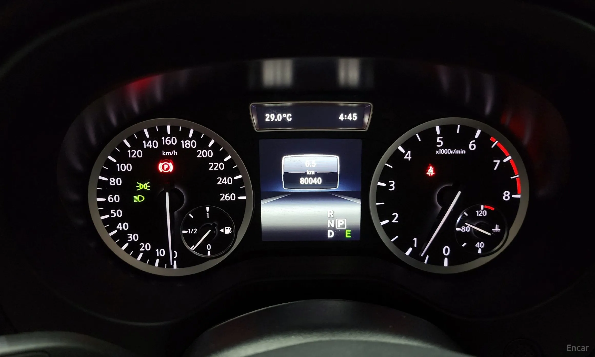 Infiniti Q30 превью 8