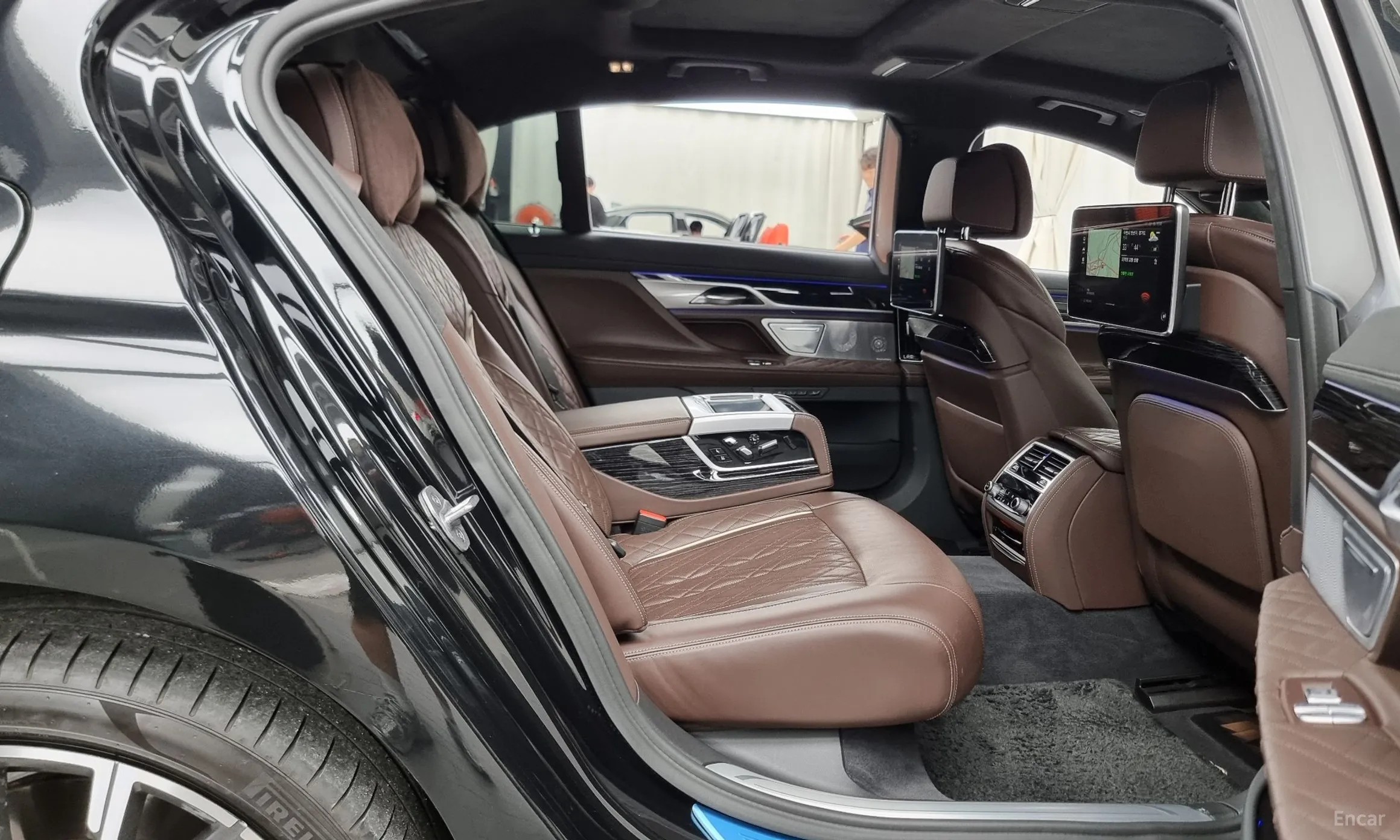 BMW 7 Series (G11) превью 12