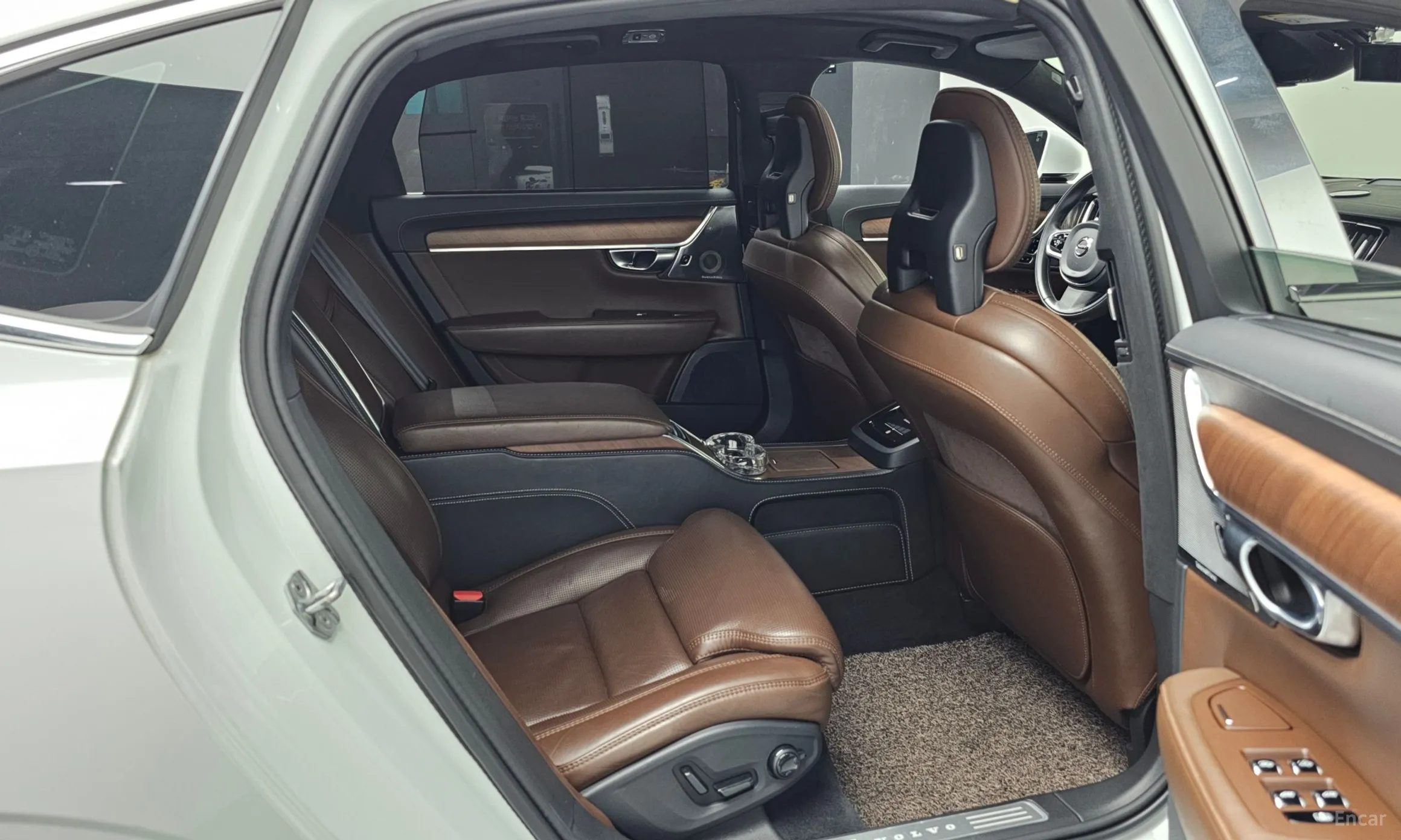 Volvo S90 превью 12