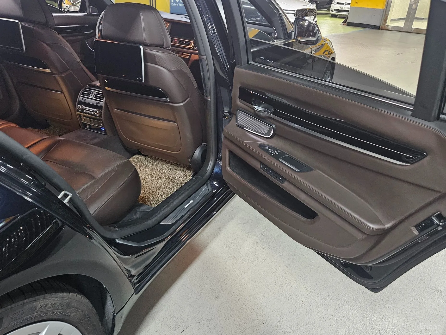 BMW 7 Series (F01) превью 16