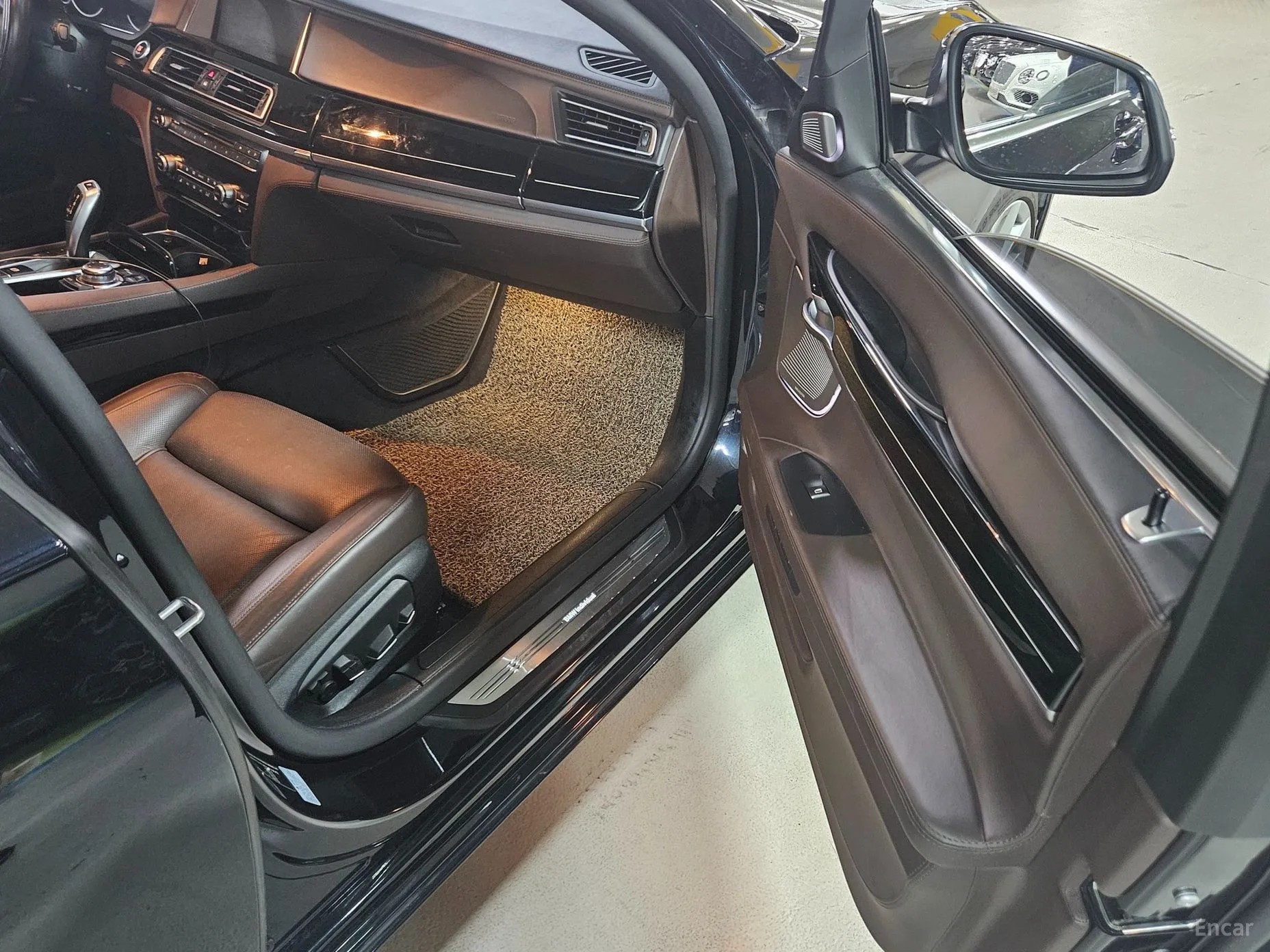 BMW 7 Series (F01) превью 17