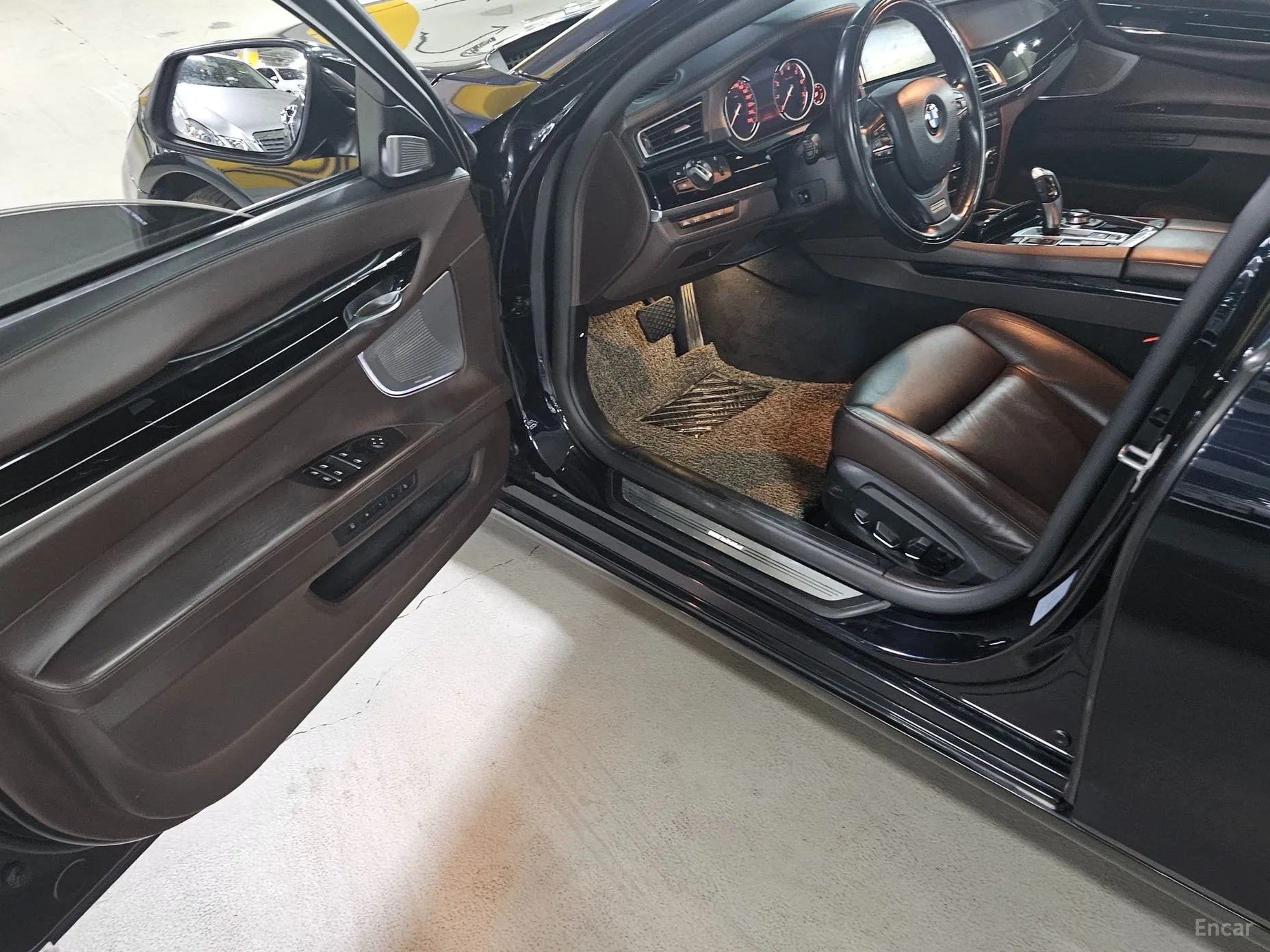 BMW 7 Series (F01) превью 19