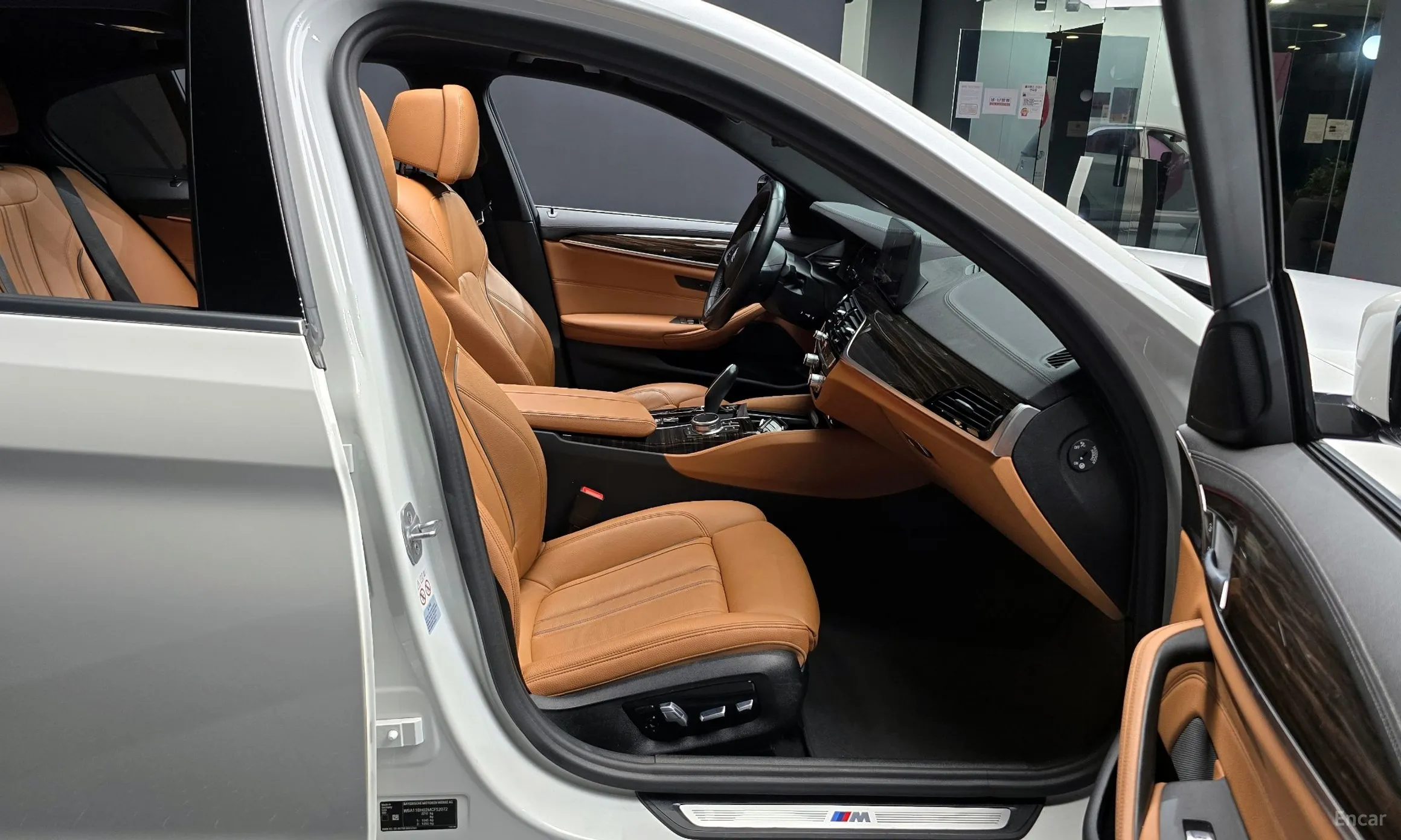 BMW 5 Series (G30) превью 10